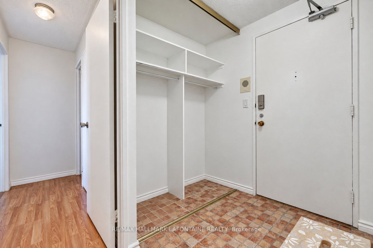1171 Ambleside Drive 2205 Property Photo 7
