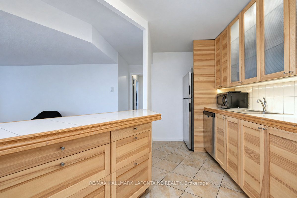 1171 Ambleside Drive 2205 Property Photo 12