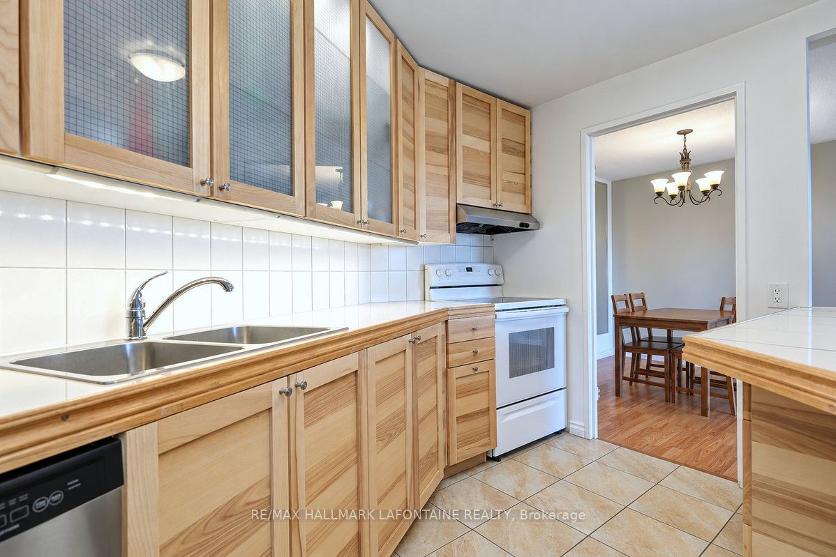 1171 Ambleside Drive 2205 Property Photo 16