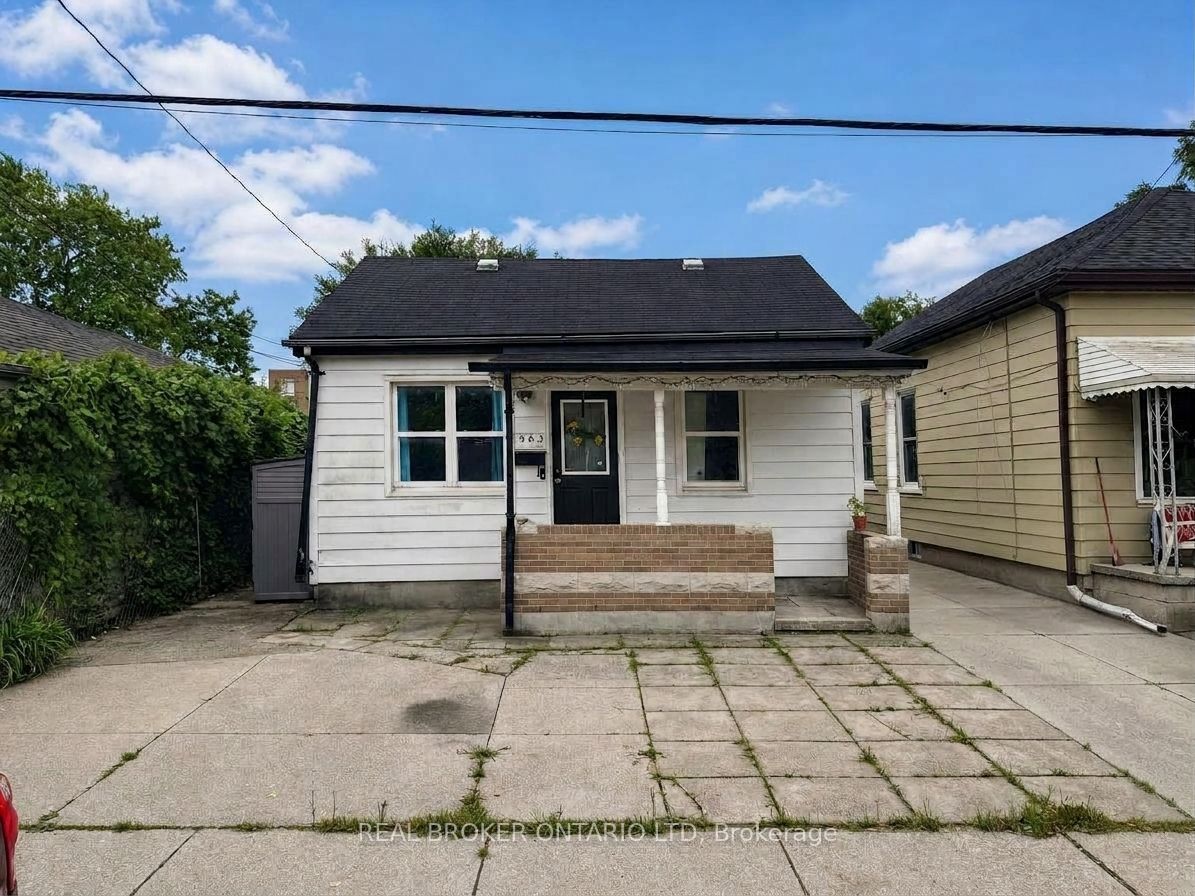 563 South Street S Property Photo 1