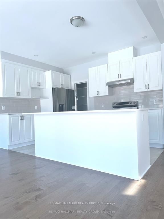 863 Snowdrop Crescent Property Photo 8