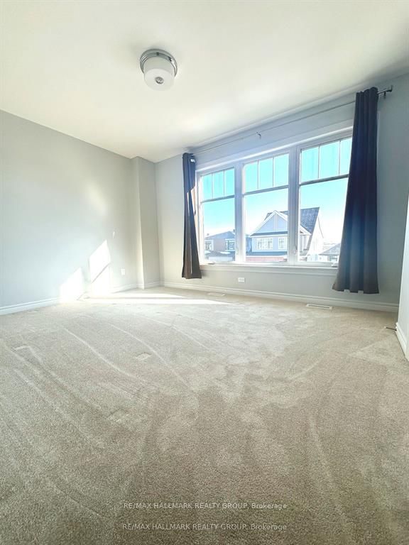 863 Snowdrop Crescent Property Photo 11