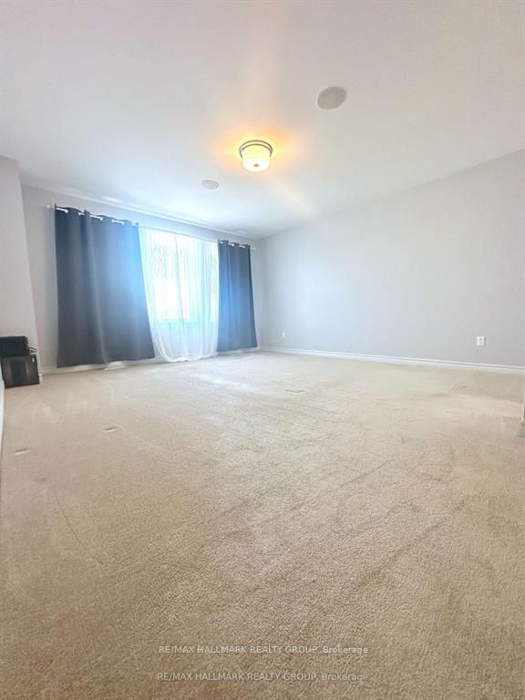 863 Snowdrop Crescent Property Photo 14