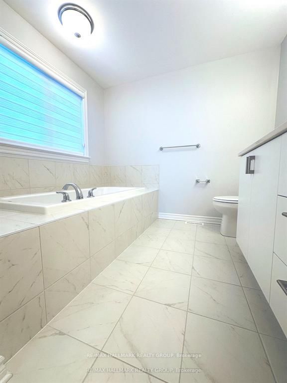 863 Snowdrop Crescent Property Photo 15