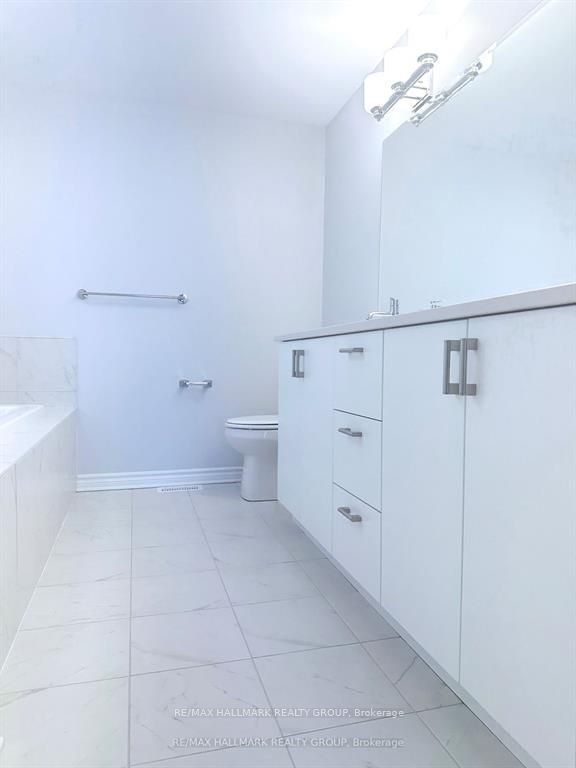 863 Snowdrop Crescent Property Photo 17