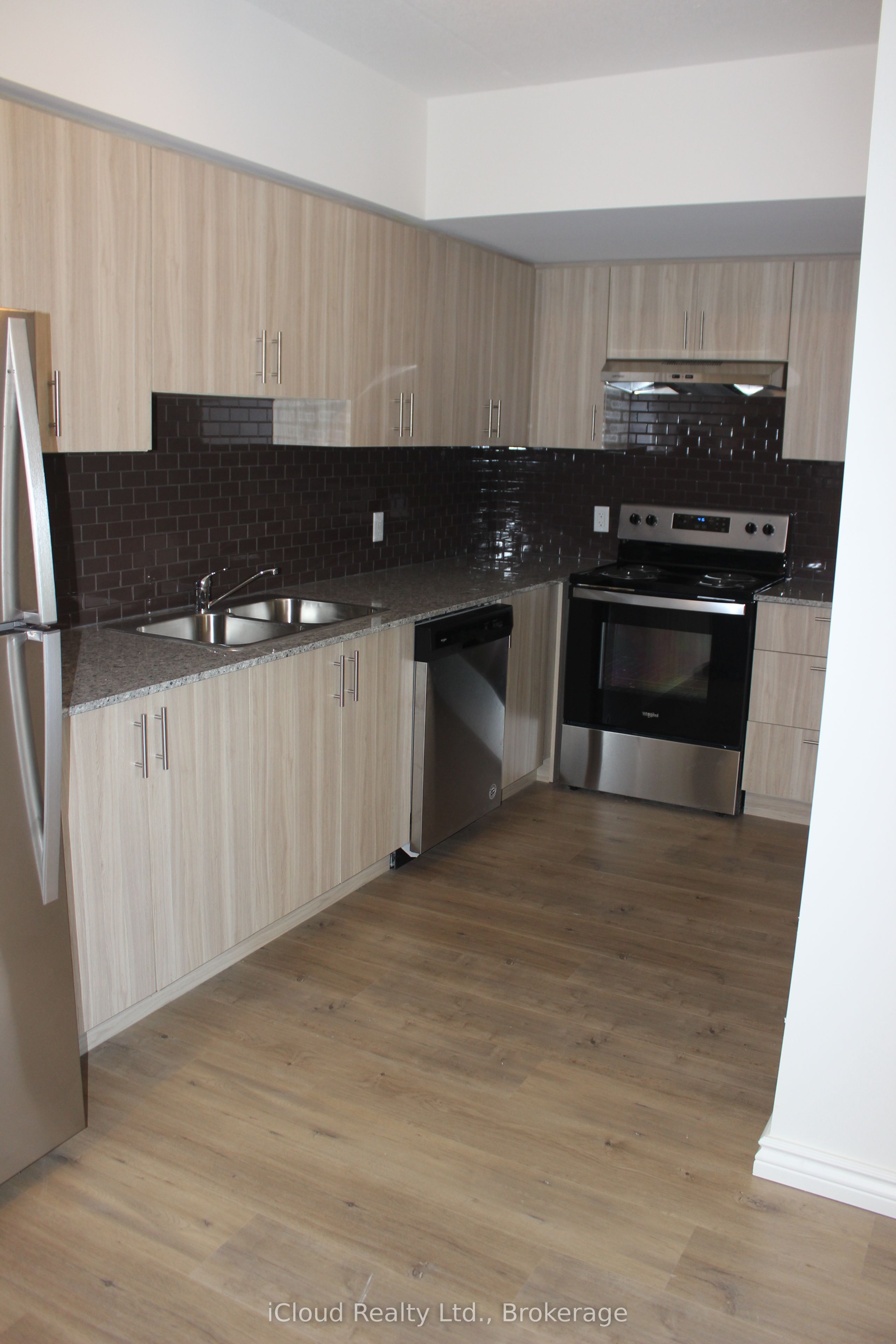 275 Larch Street B-312 Property Photo 9