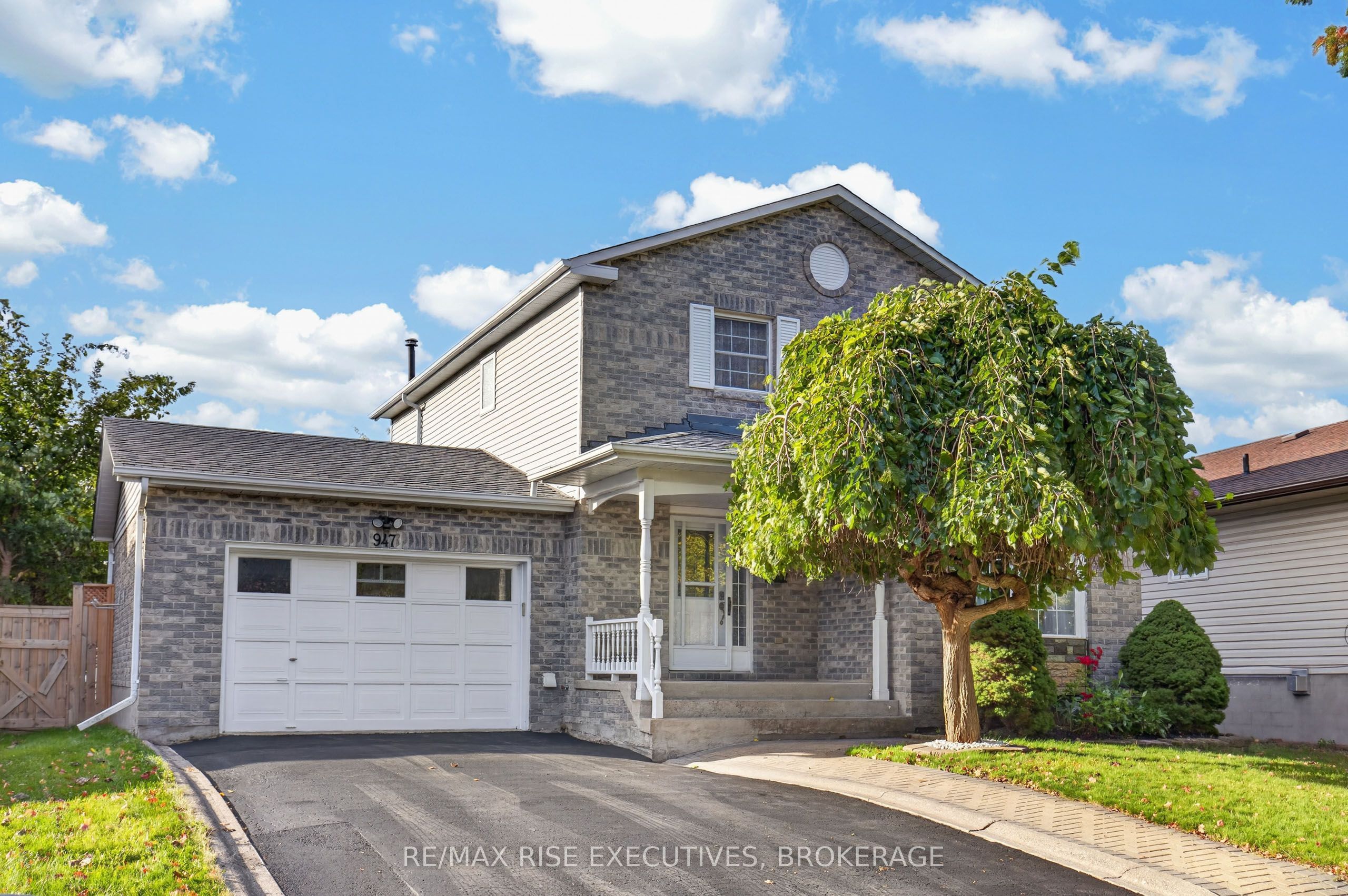 947 Prestwick Crescent Property Photo 1