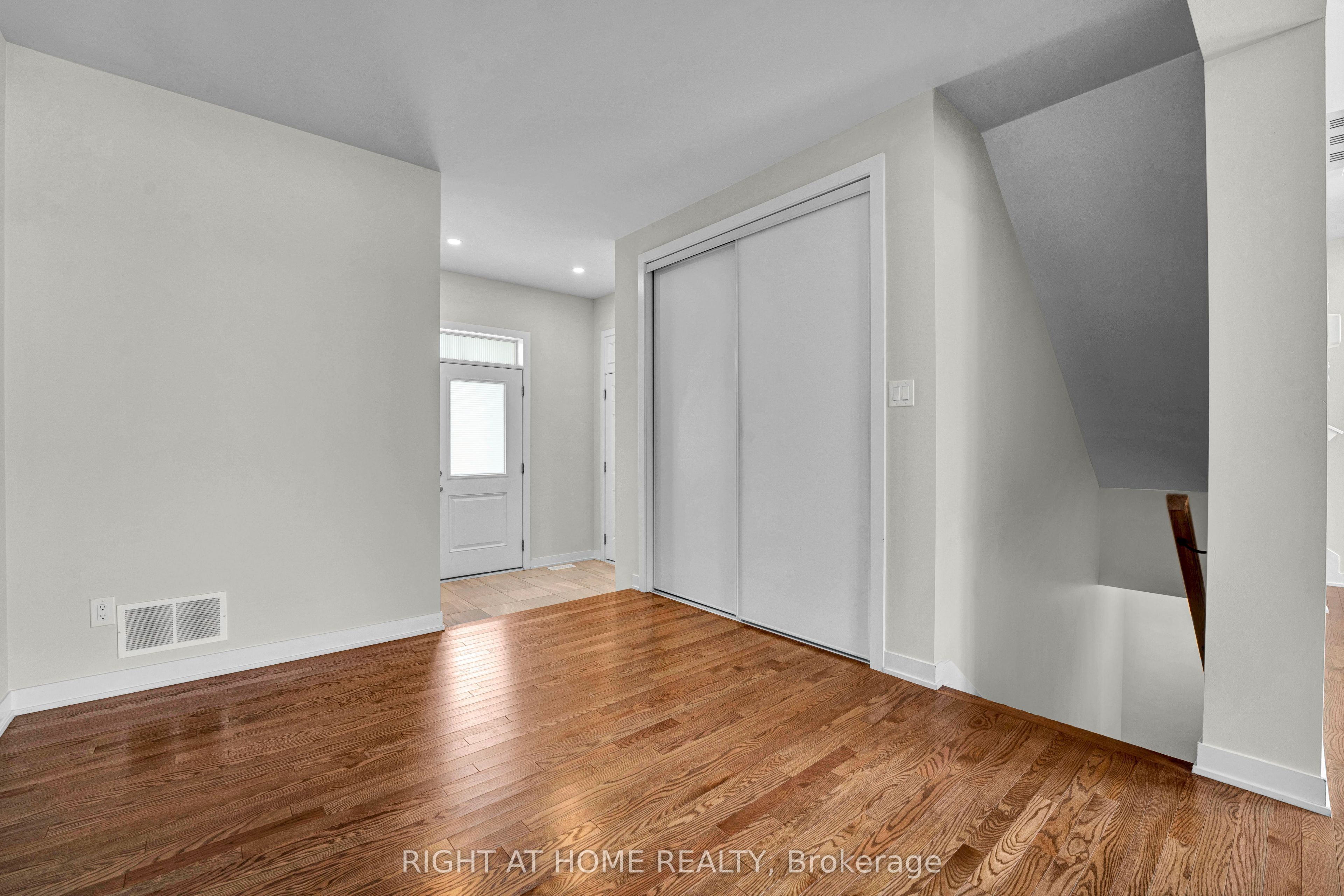 4146 Obsidian Street Property Photo 8