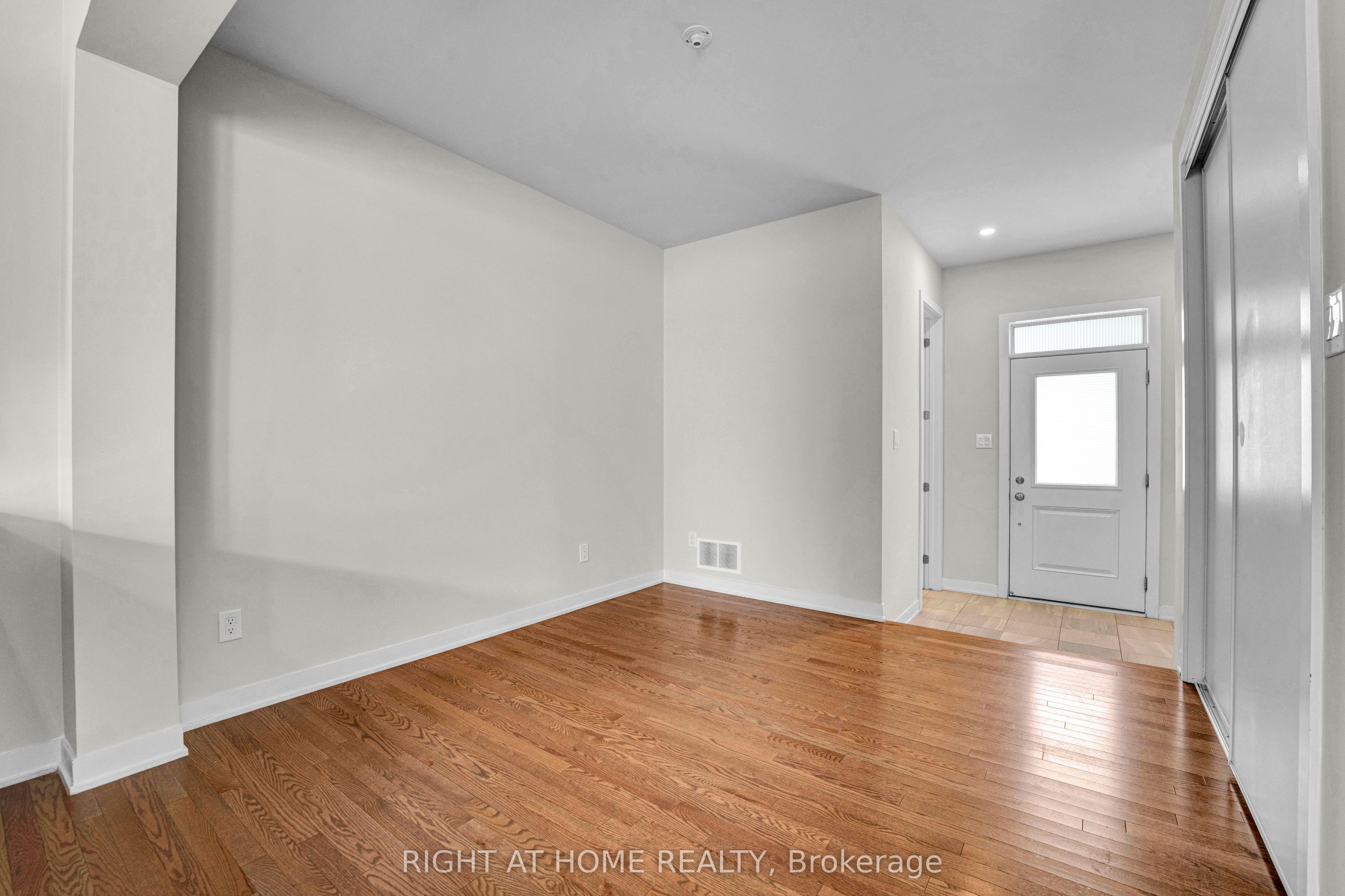 4146 Obsidian Street Property Photo 9