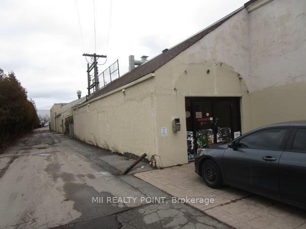 2289 Barton Street E Property Photo 3