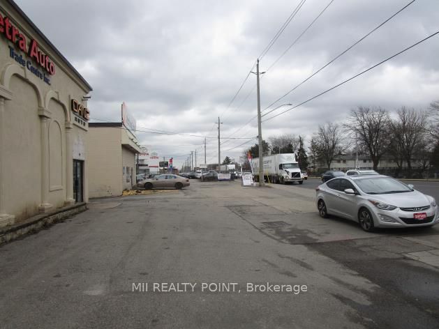 2289 Barton Street E Property Photo 6