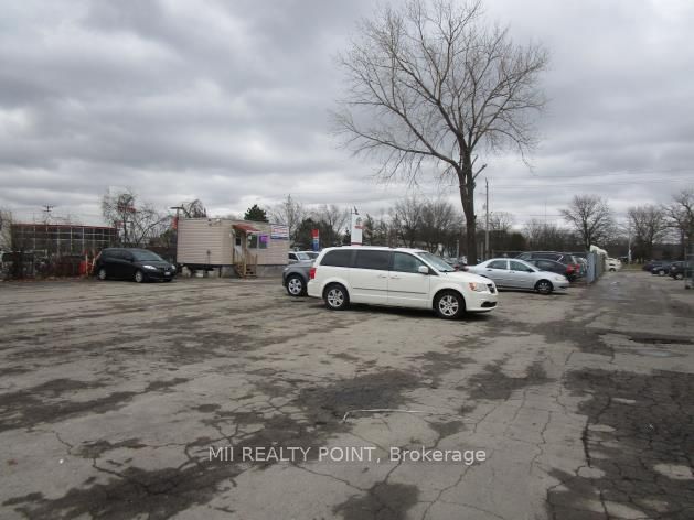 2289 Barton Street E Property Photo 7