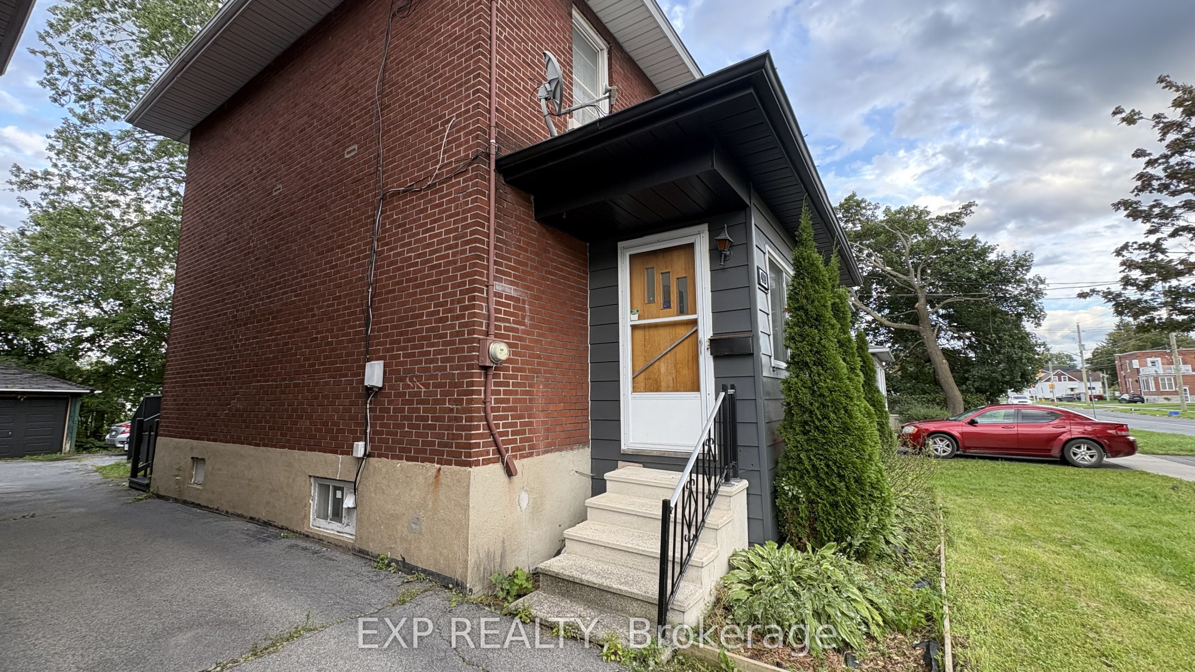 413 Marlborough Street N Property Photo 15