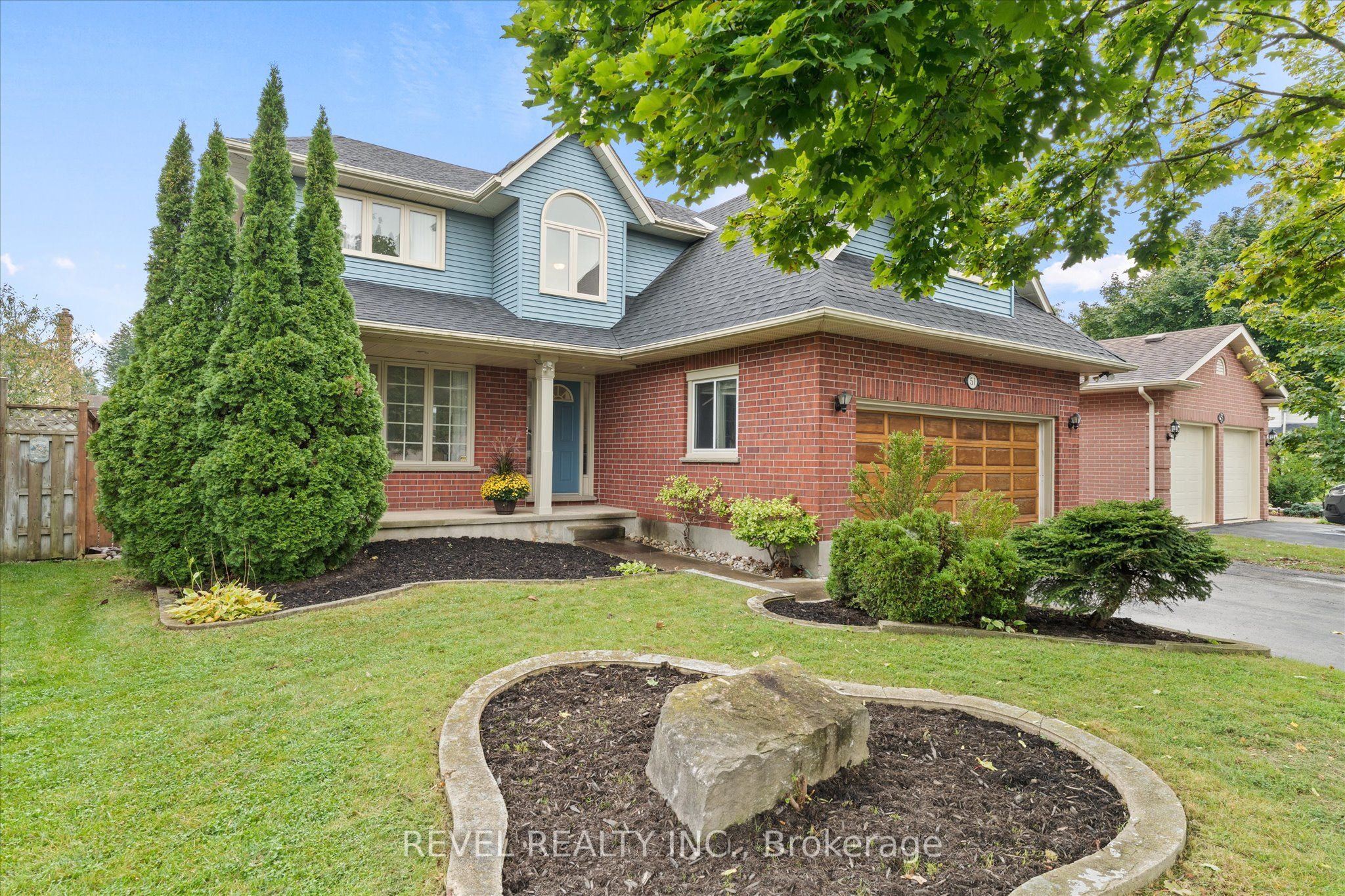 51 Napoleon Drive N Property Photo 1