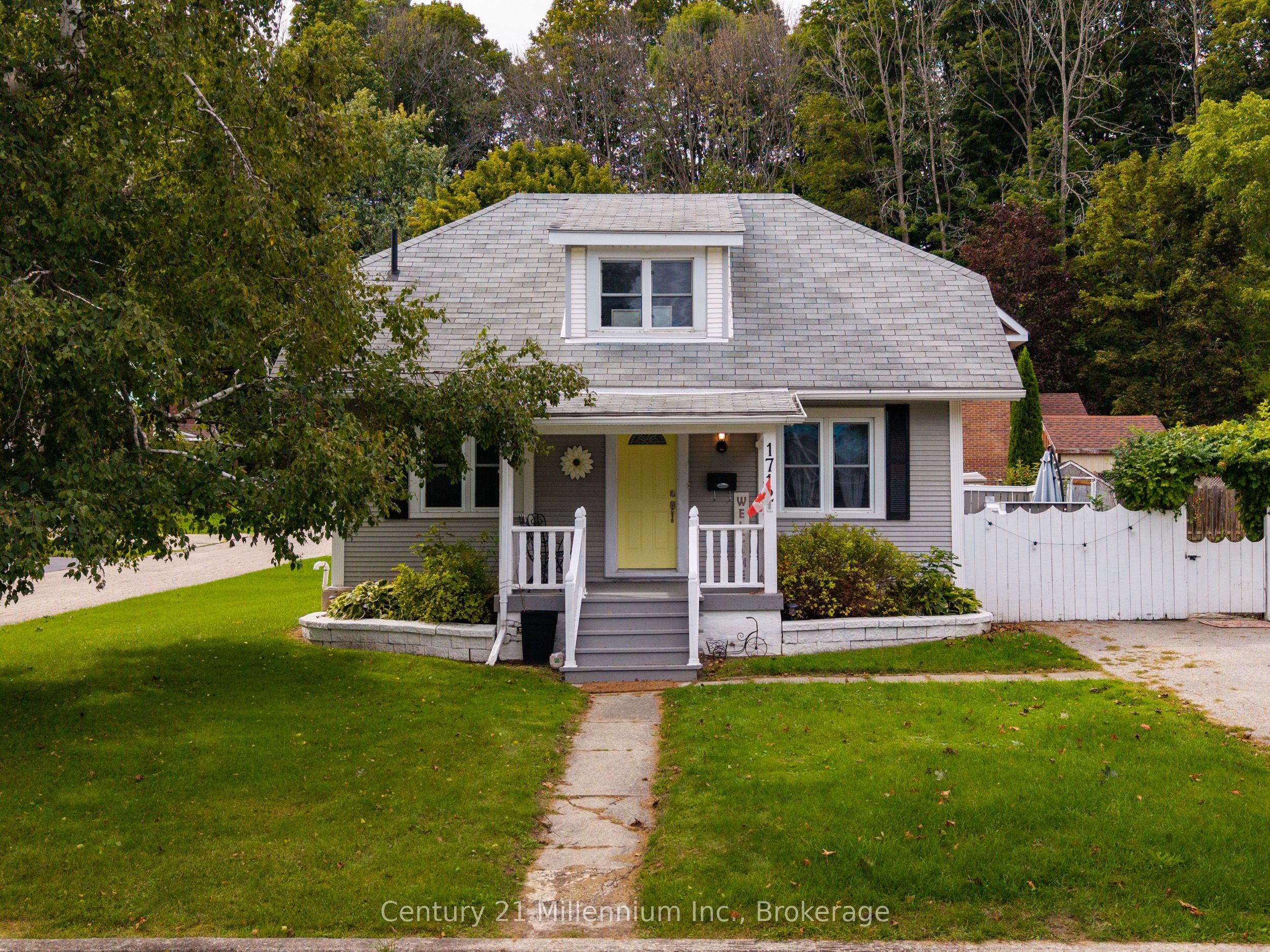 1712 5th Avenue W Property Photo 2