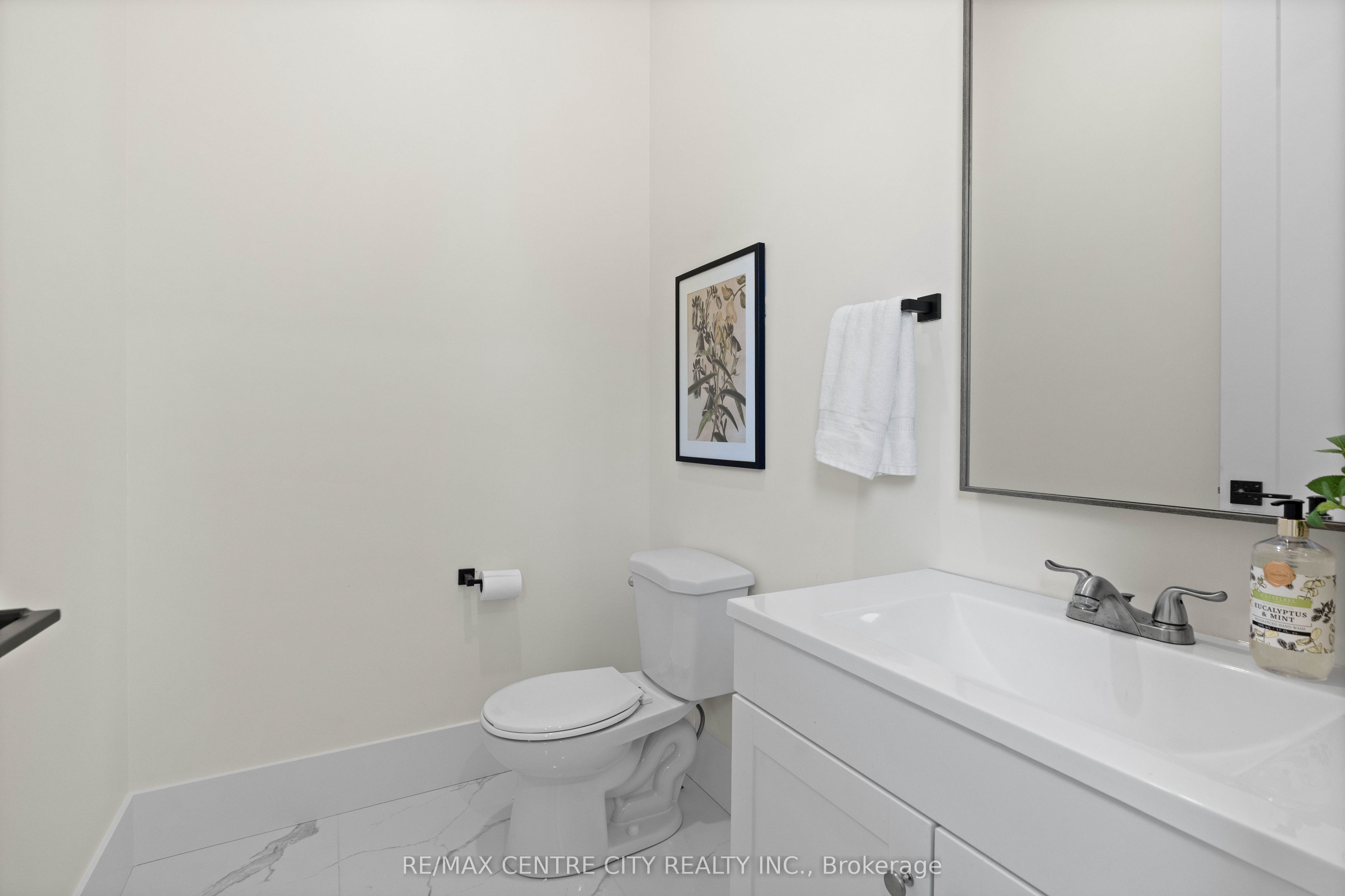 53900 Heritage Line Property Photo 24