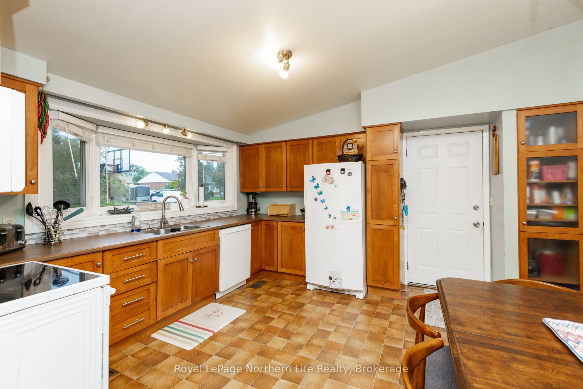 763 Eastwood Avenue Property Photo 4