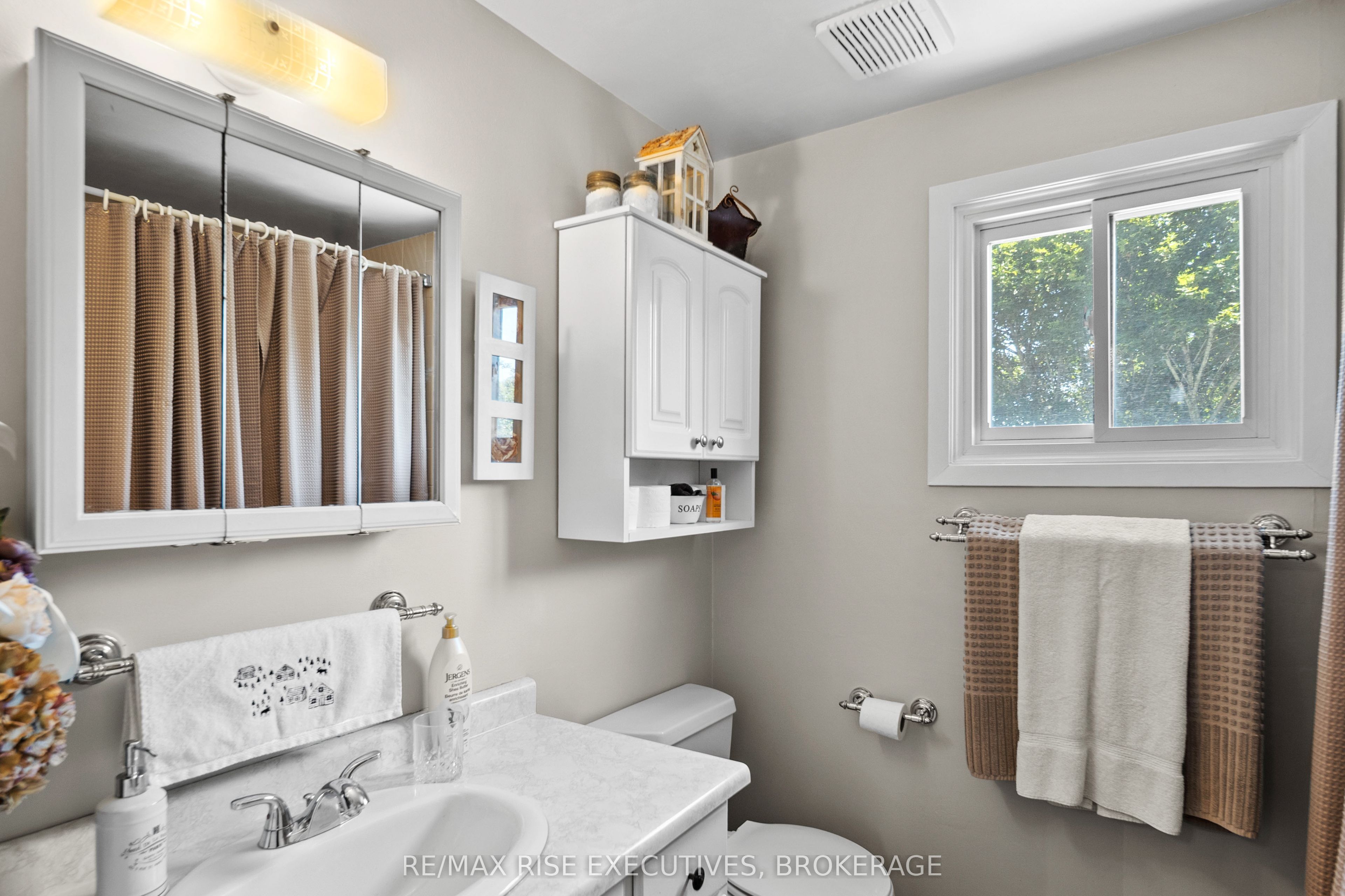 149 Grenadier Drive Property Photo 21