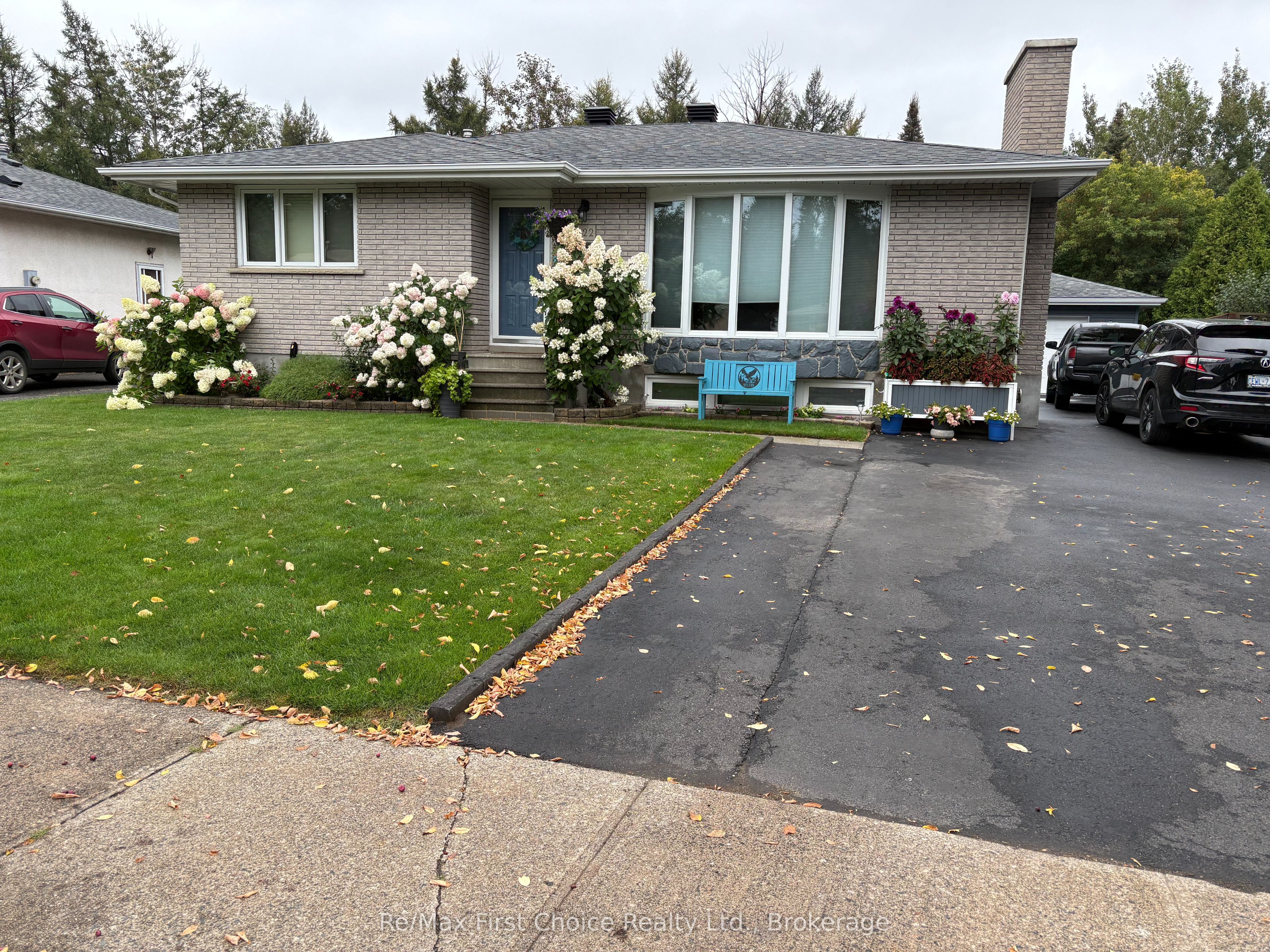 422 Ryerson Crescent Property Photo 1