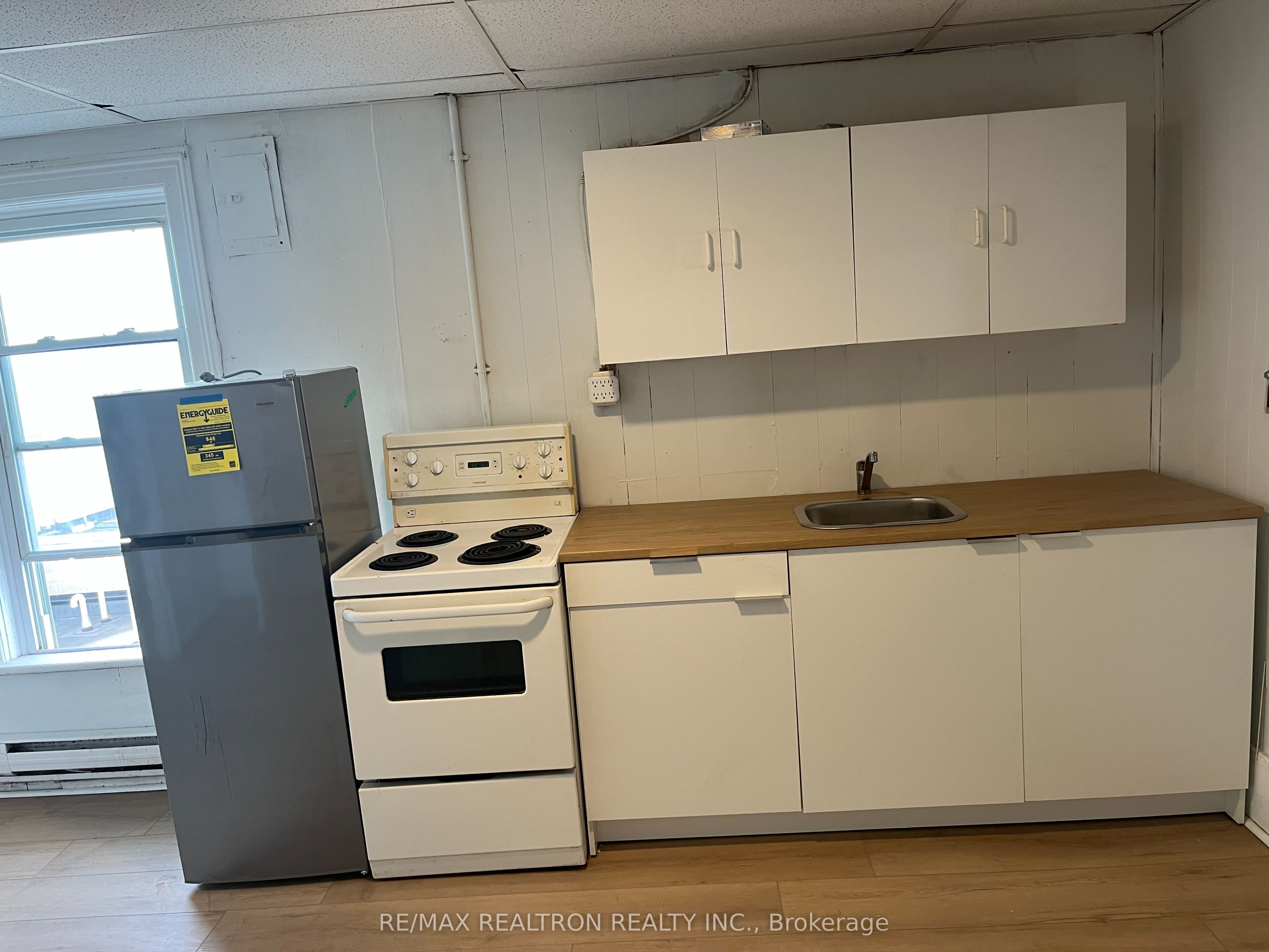 106 Dundas Street W 4 Property Photo 2
