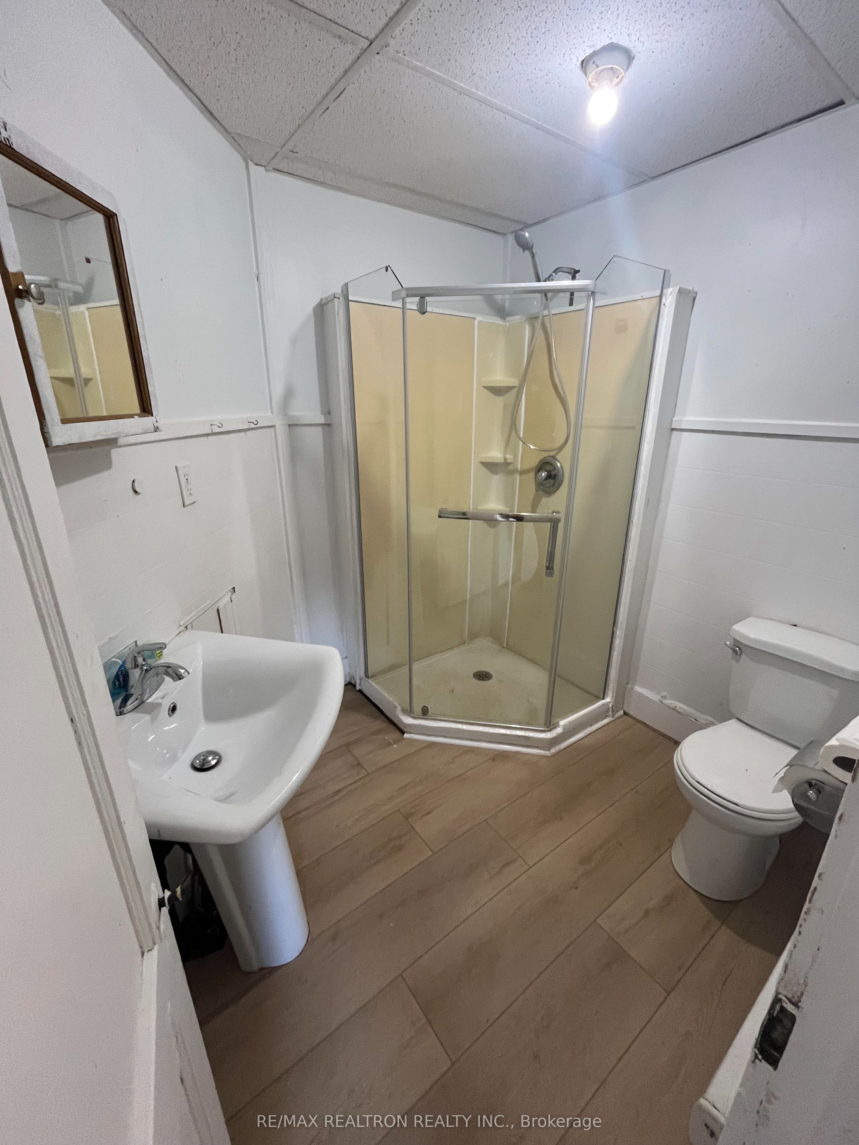 106 Dundas Street W 4 Property Photo 3