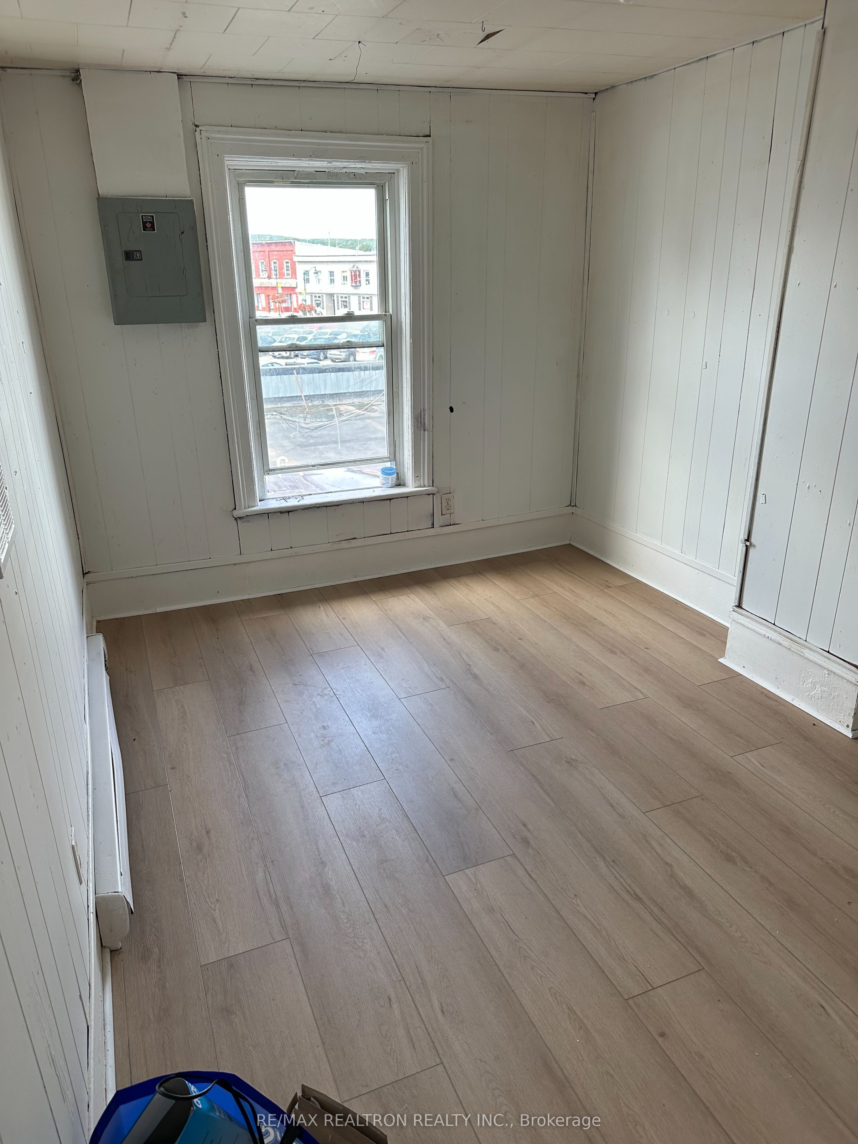 106 Dundas Street W 4 Property Photo 4
