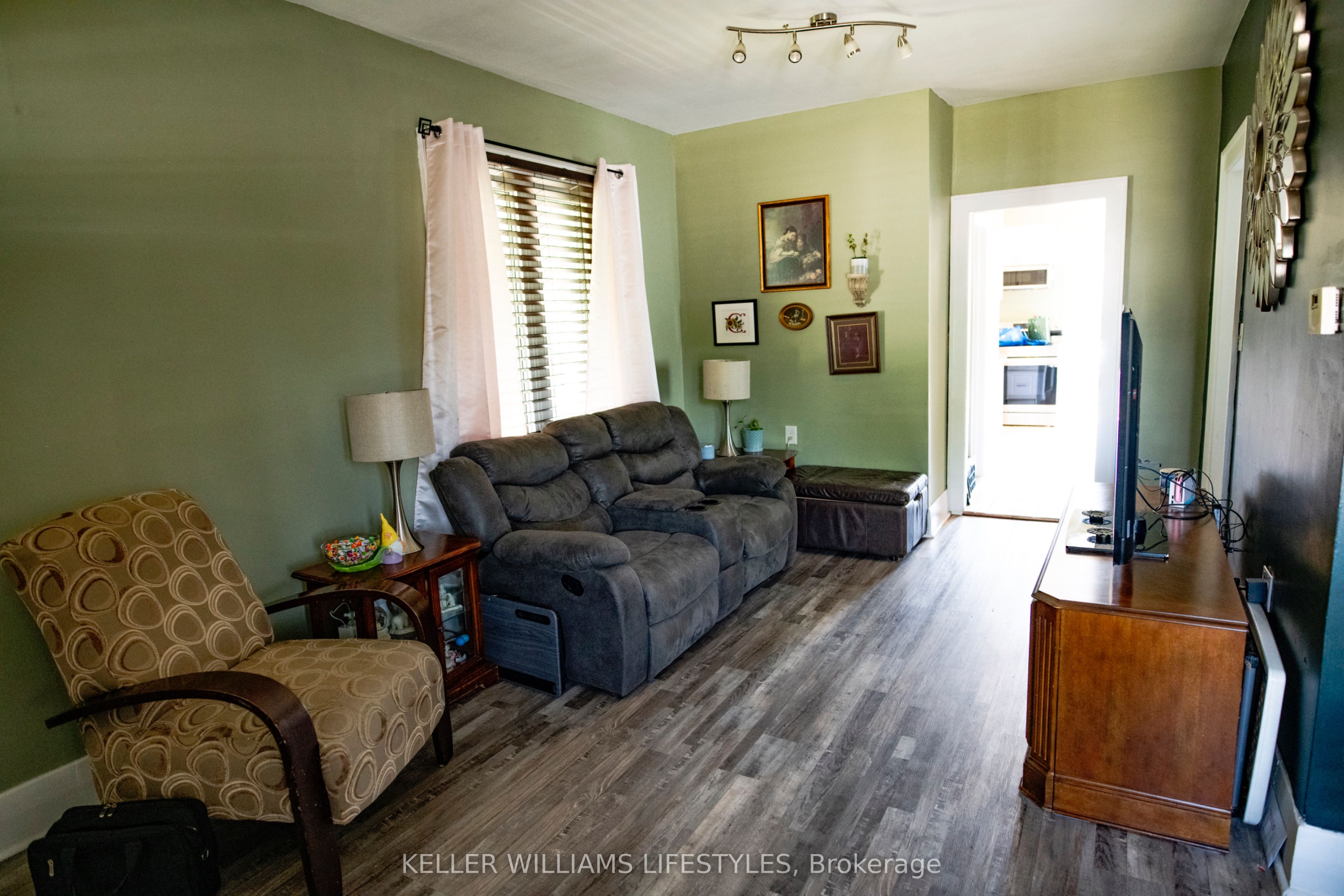 93 Homan Street Property Photo 3