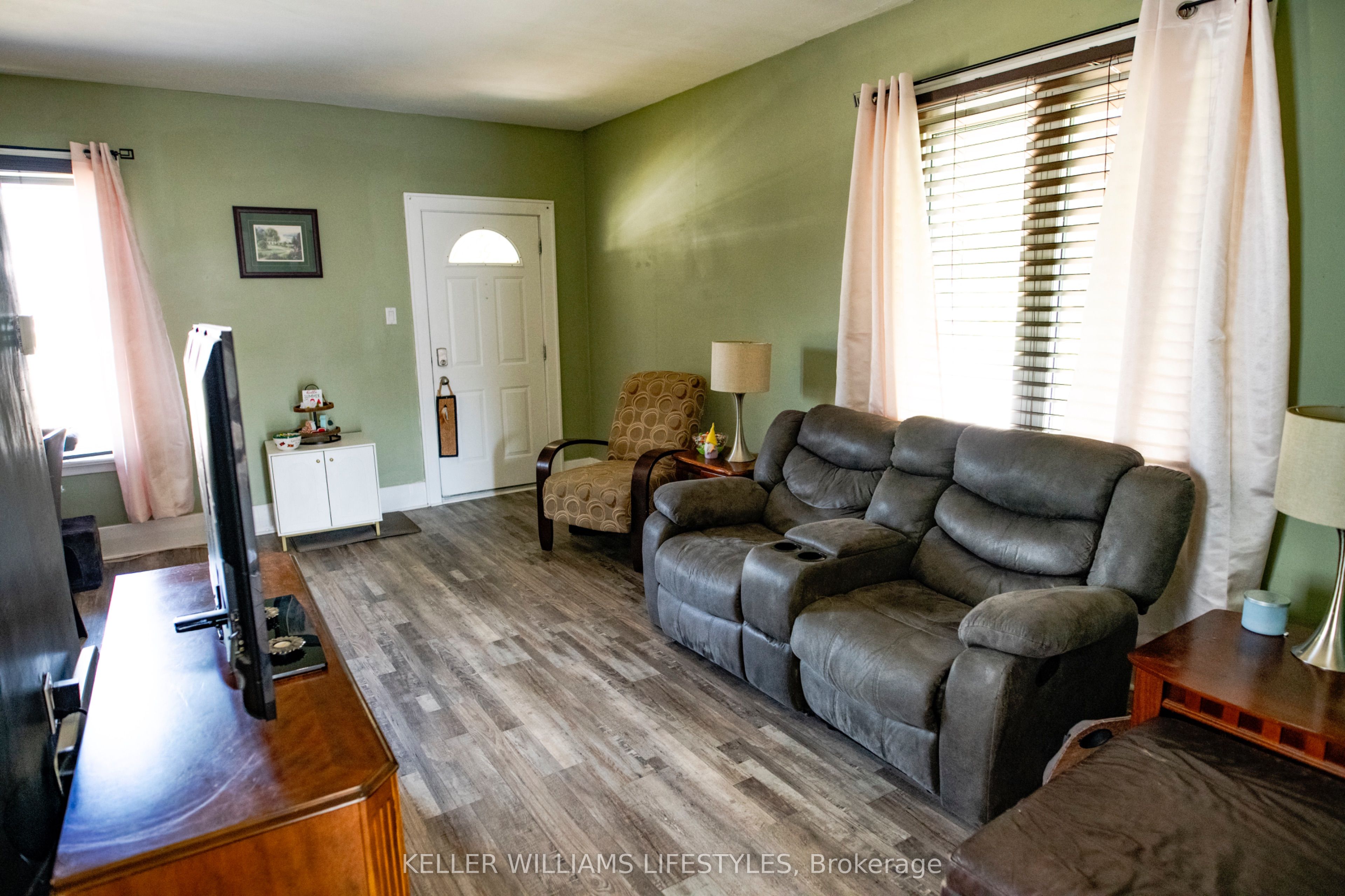 93 Homan Street Property Photo 4