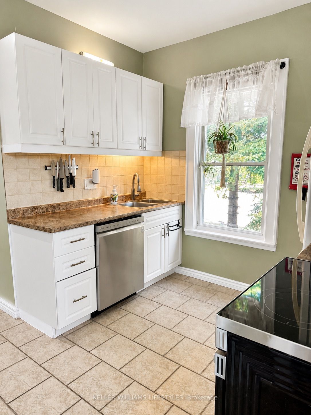 93 Homan Street Property Photo 7