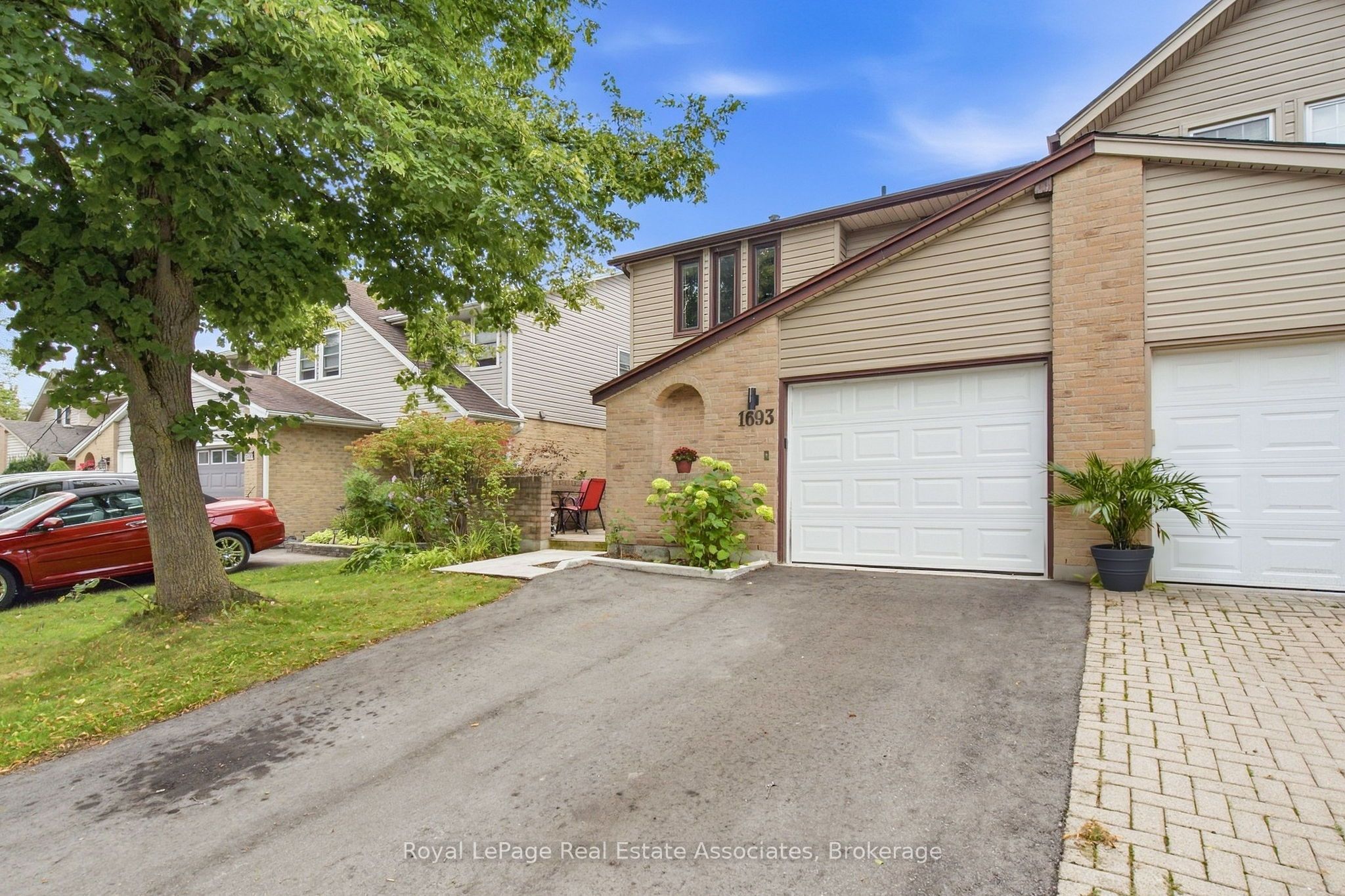 1693 Attawandaron Road Property Photo 4