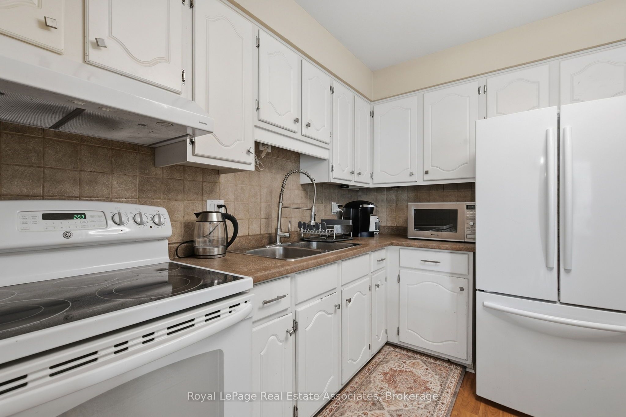 1693 Attawandaron Road Property Photo 16