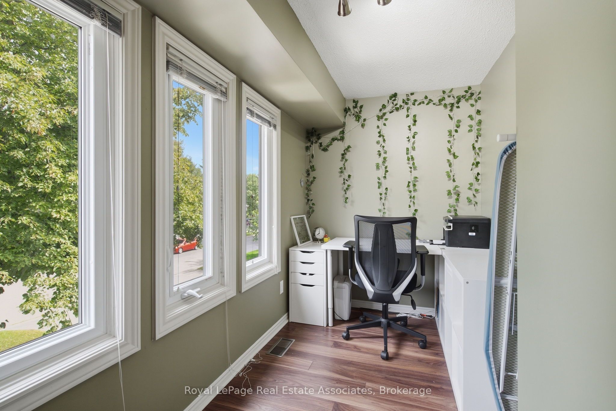 1693 Attawandaron Road Property Photo 23