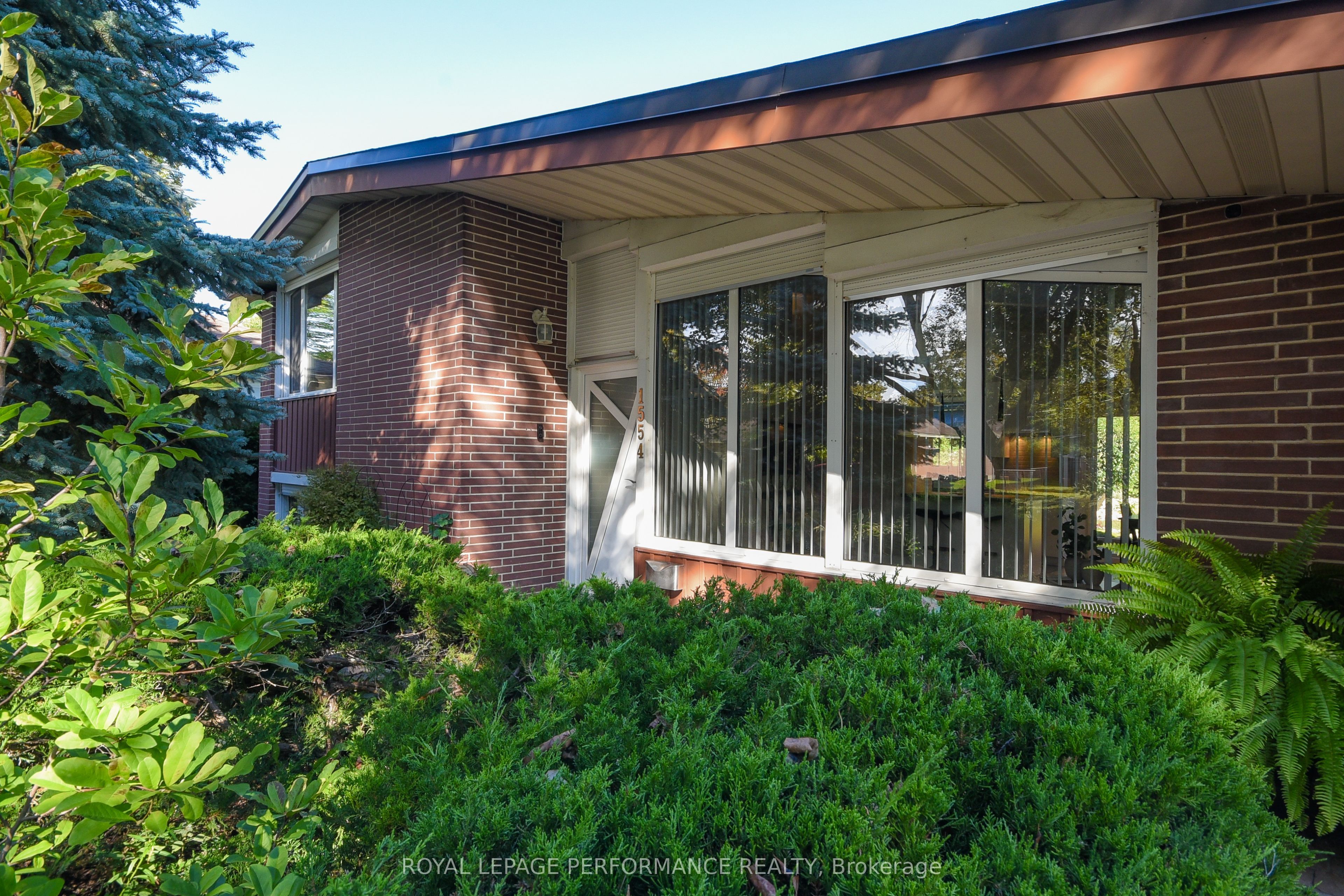 1554 Chomley Crescent Property Photo 2