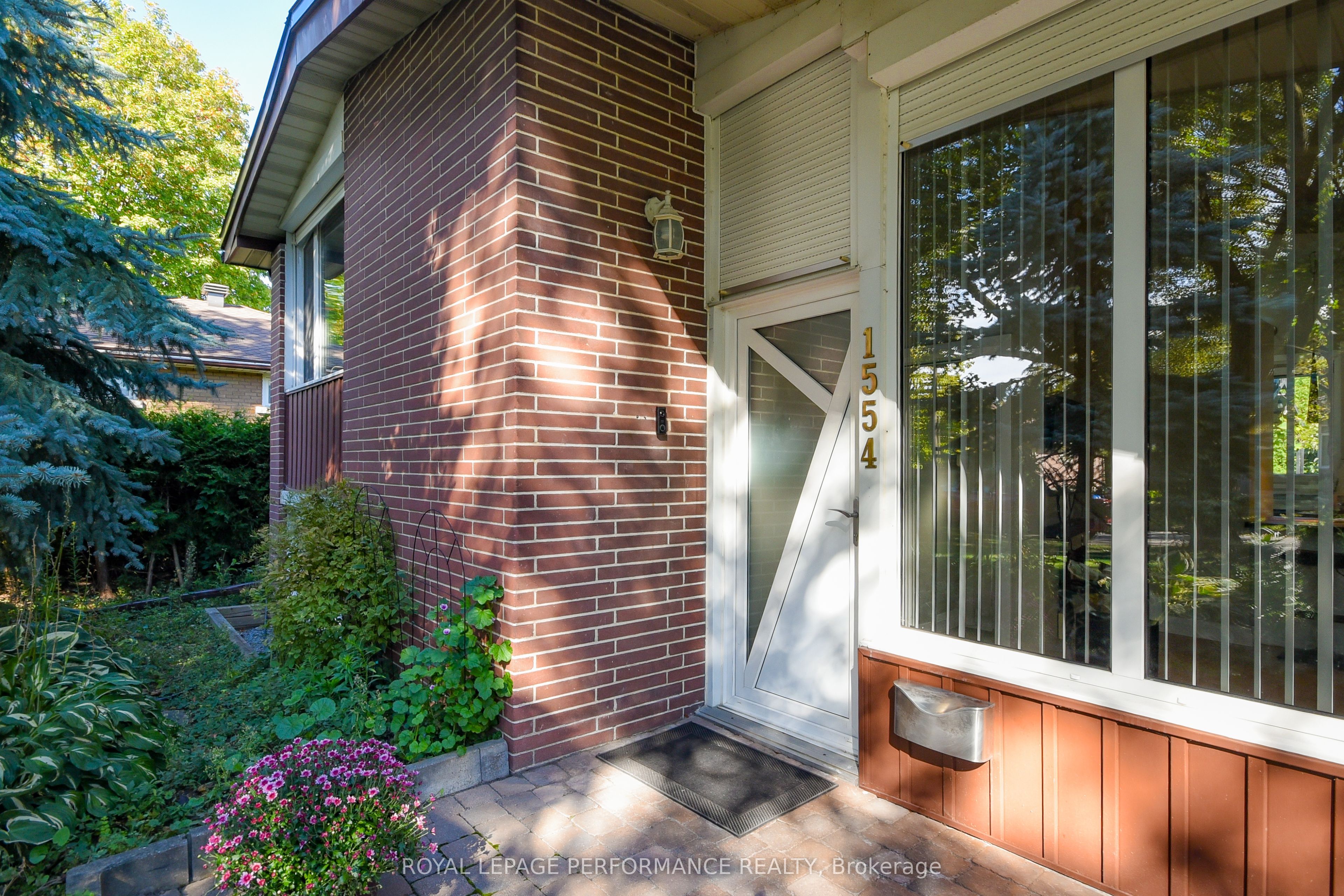 1554 Chomley Crescent Property Photo 3
