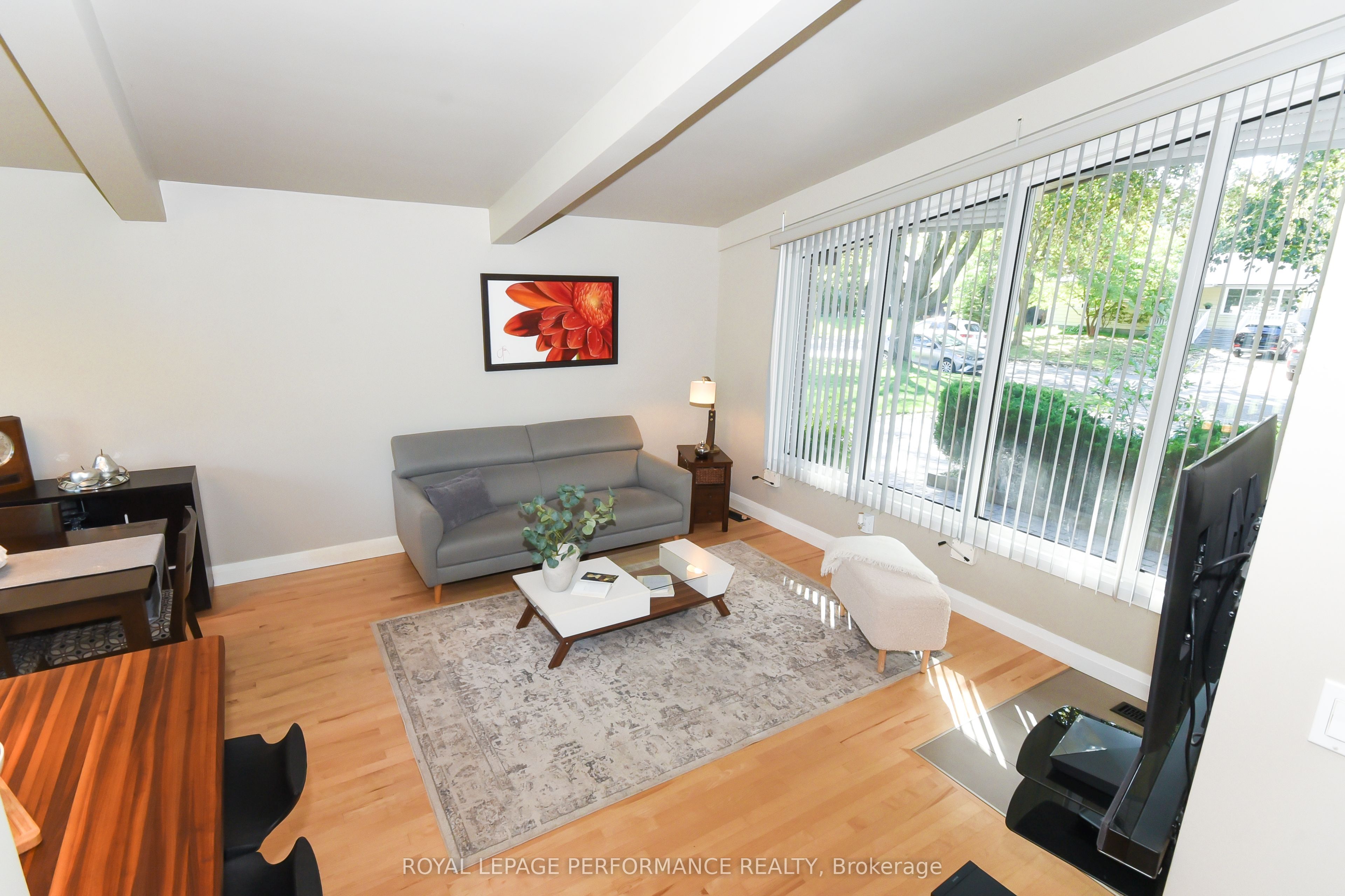 1554 Chomley Crescent Property Photo 6