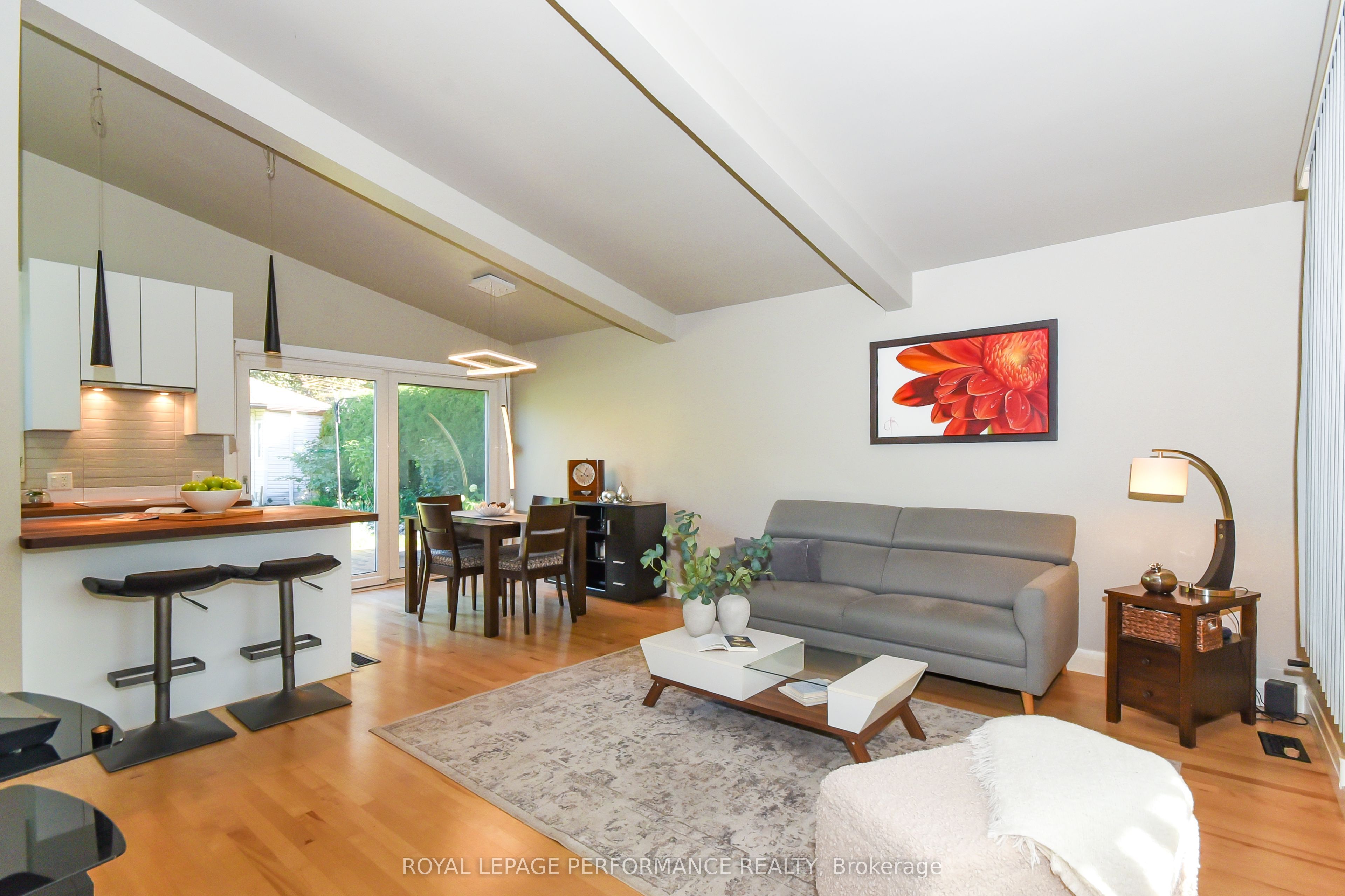 1554 Chomley Crescent Property Photo 7