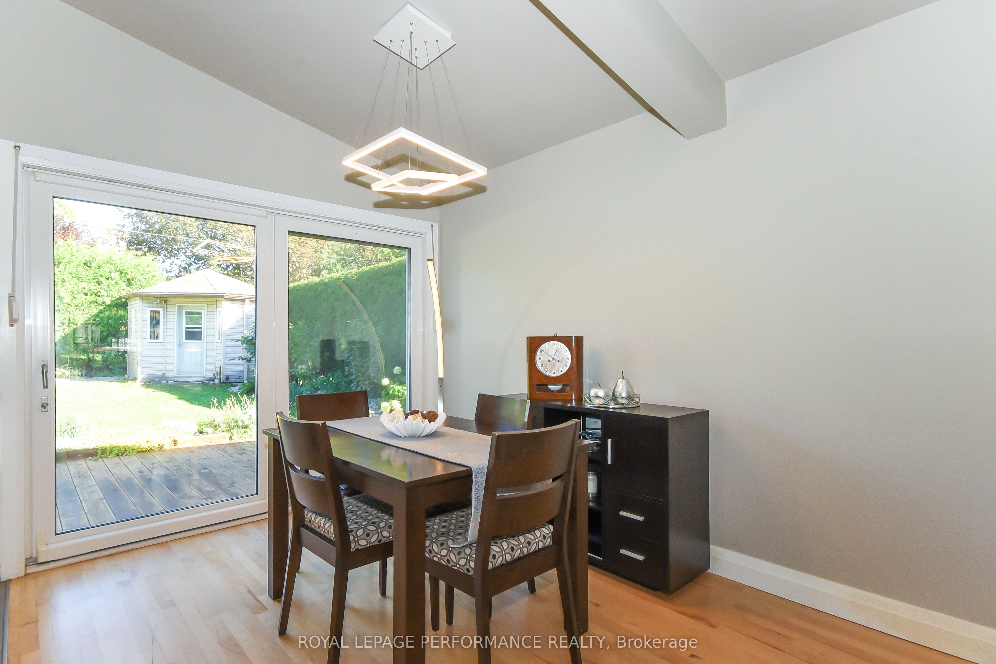 1554 Chomley Crescent Property Photo 9