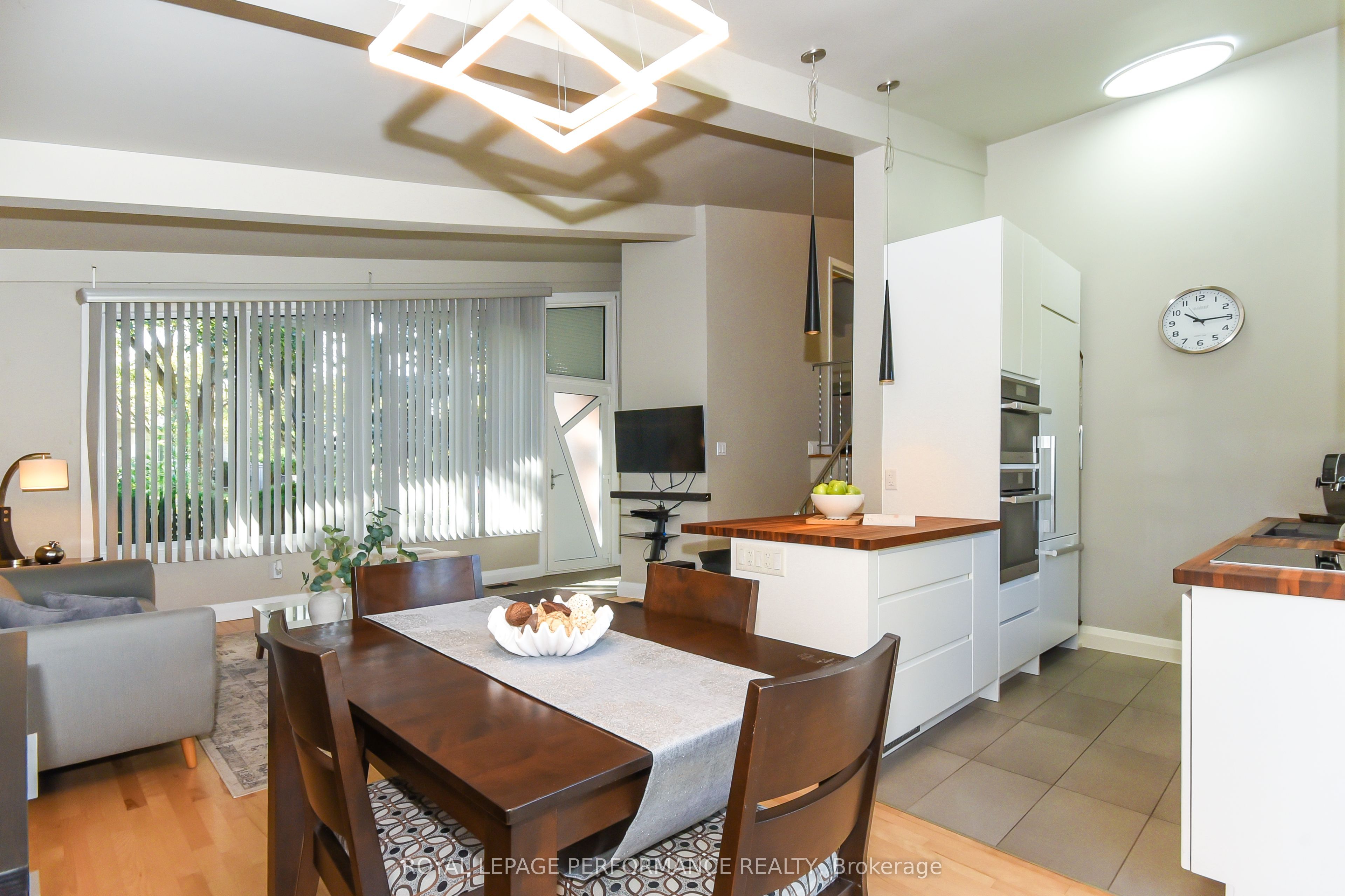 1554 Chomley Crescent Property Photo 13
