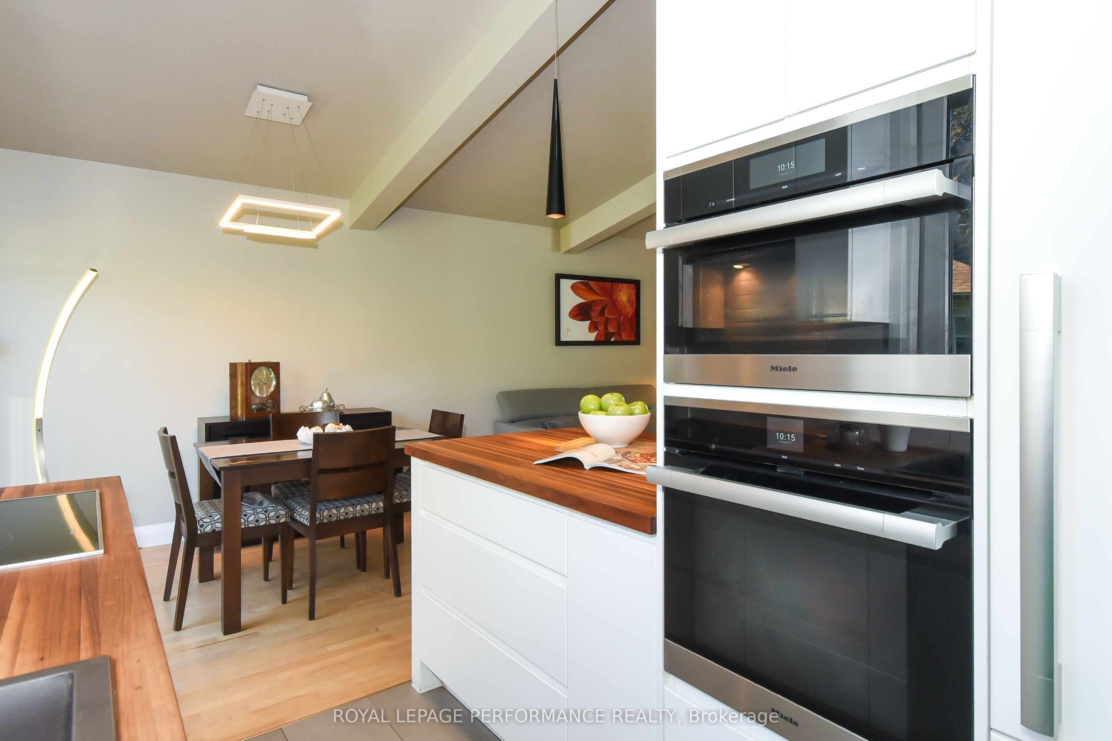 1554 Chomley Crescent Property Photo 15