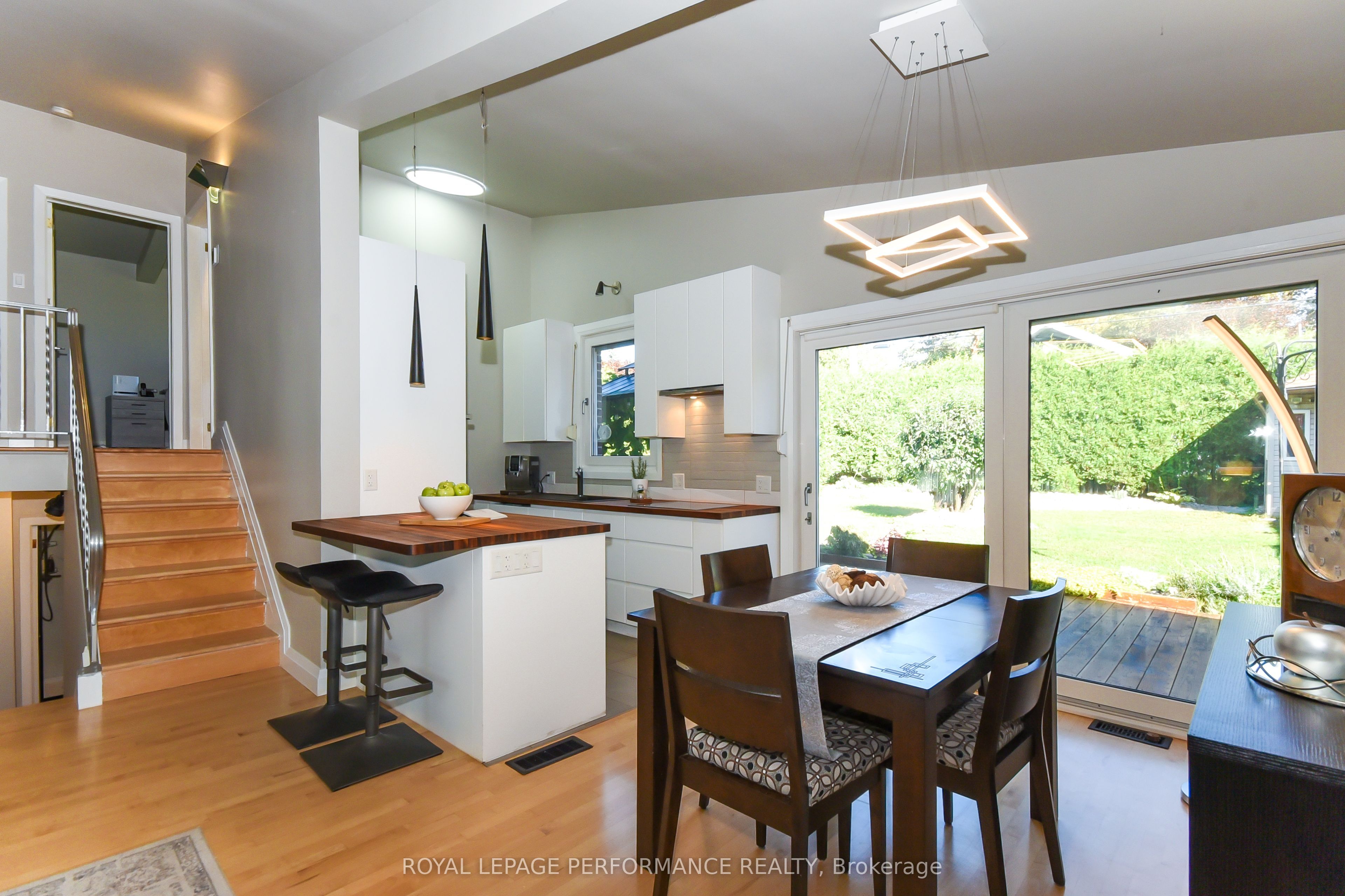 1554 Chomley Crescent Property Photo 18