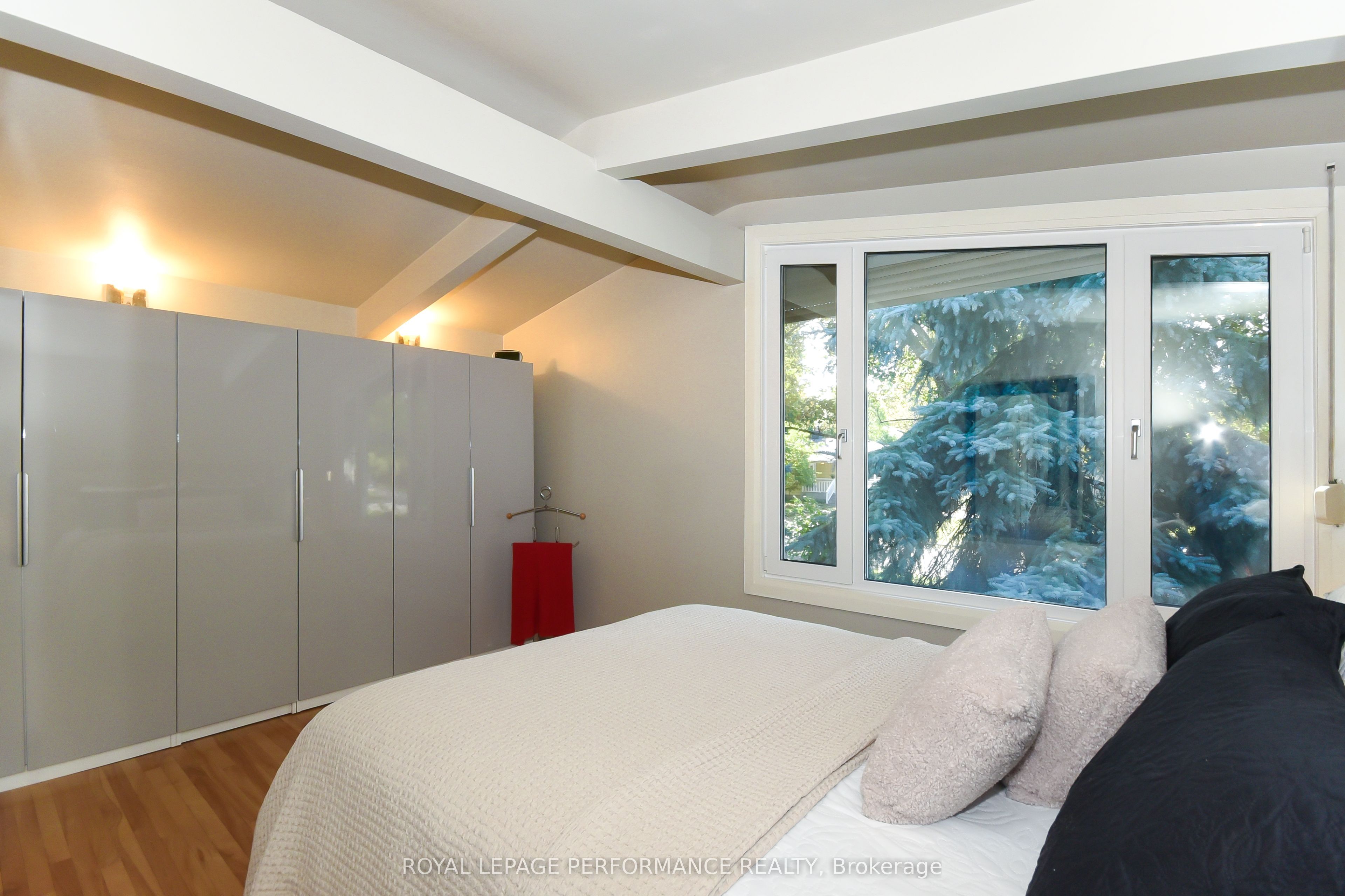 1554 Chomley Crescent Property Photo 20