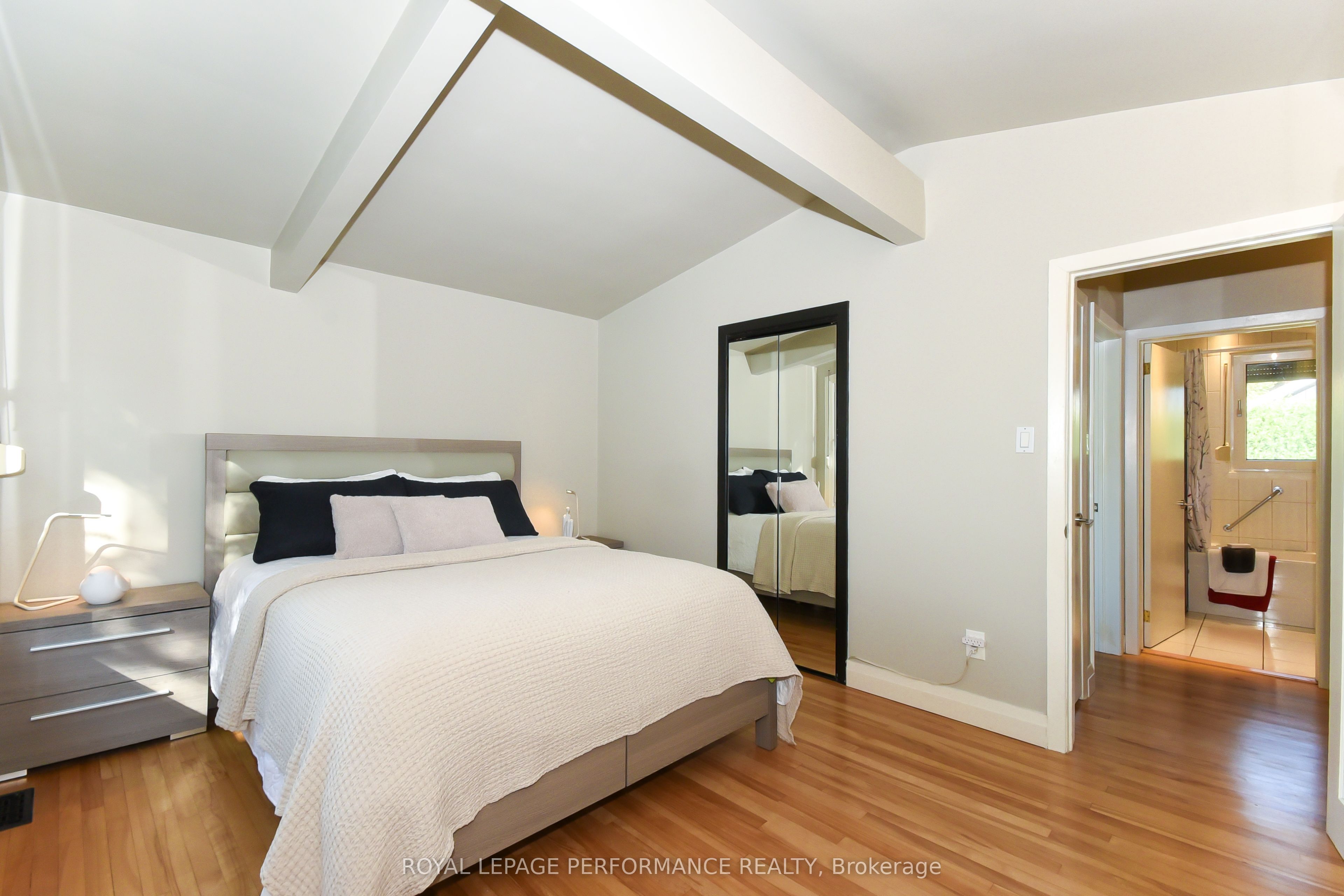 1554 Chomley Crescent Property Photo 21