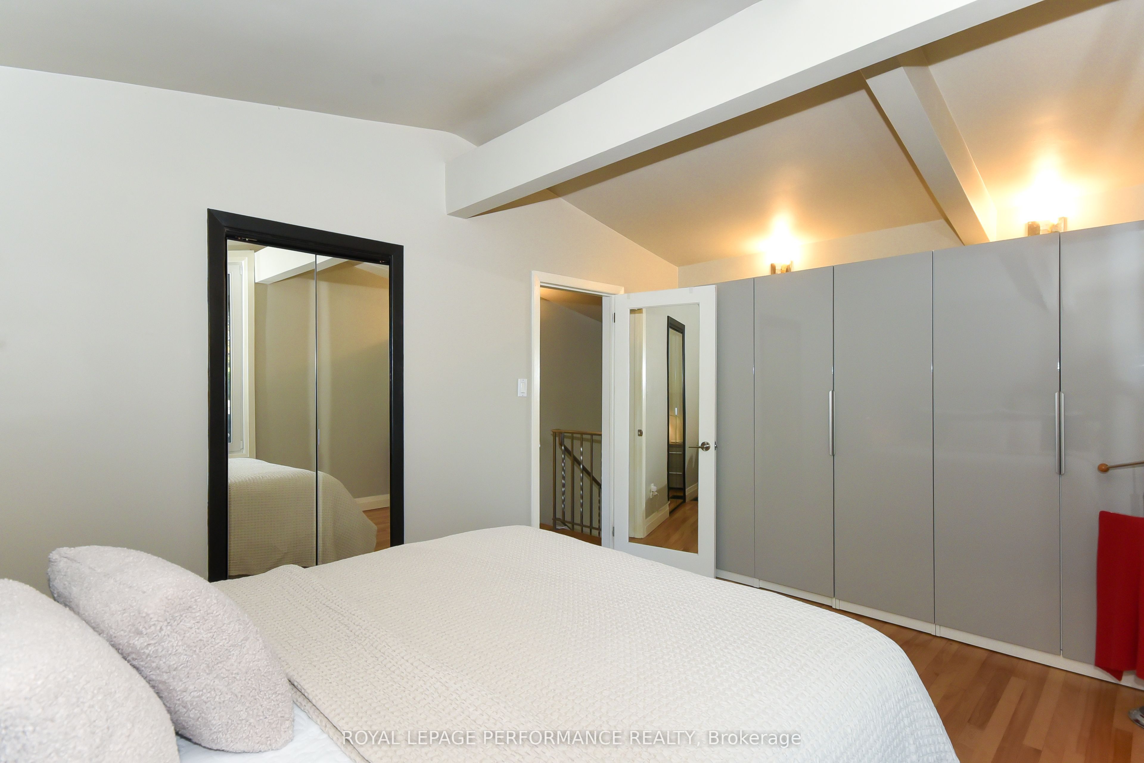 1554 Chomley Crescent Property Photo 22