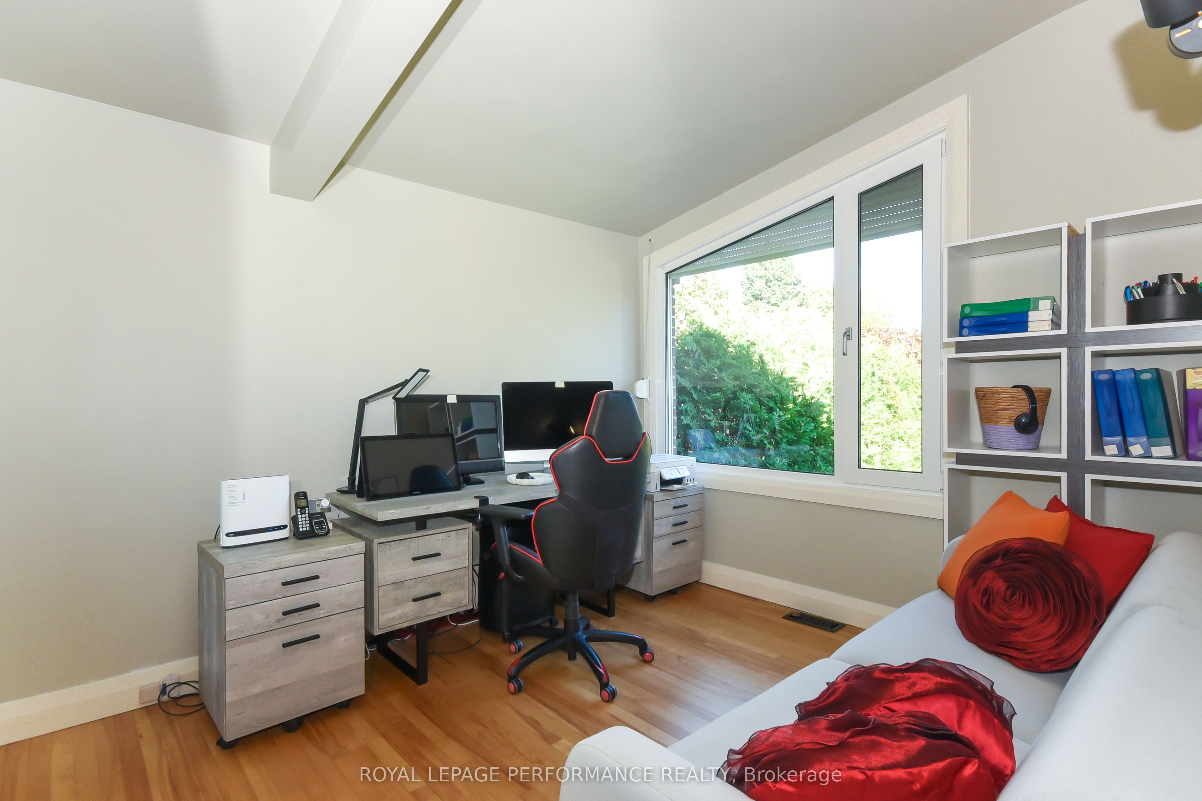 1554 Chomley Crescent Property Photo 23