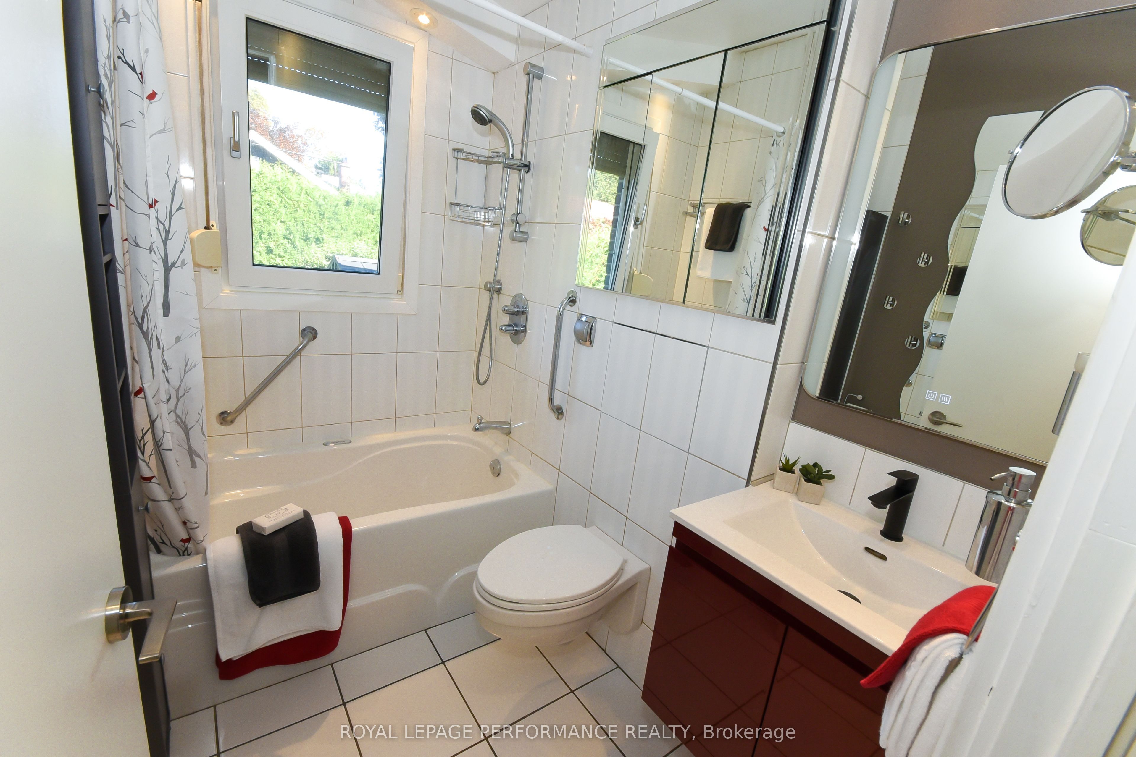 1554 Chomley Crescent Property Photo 26