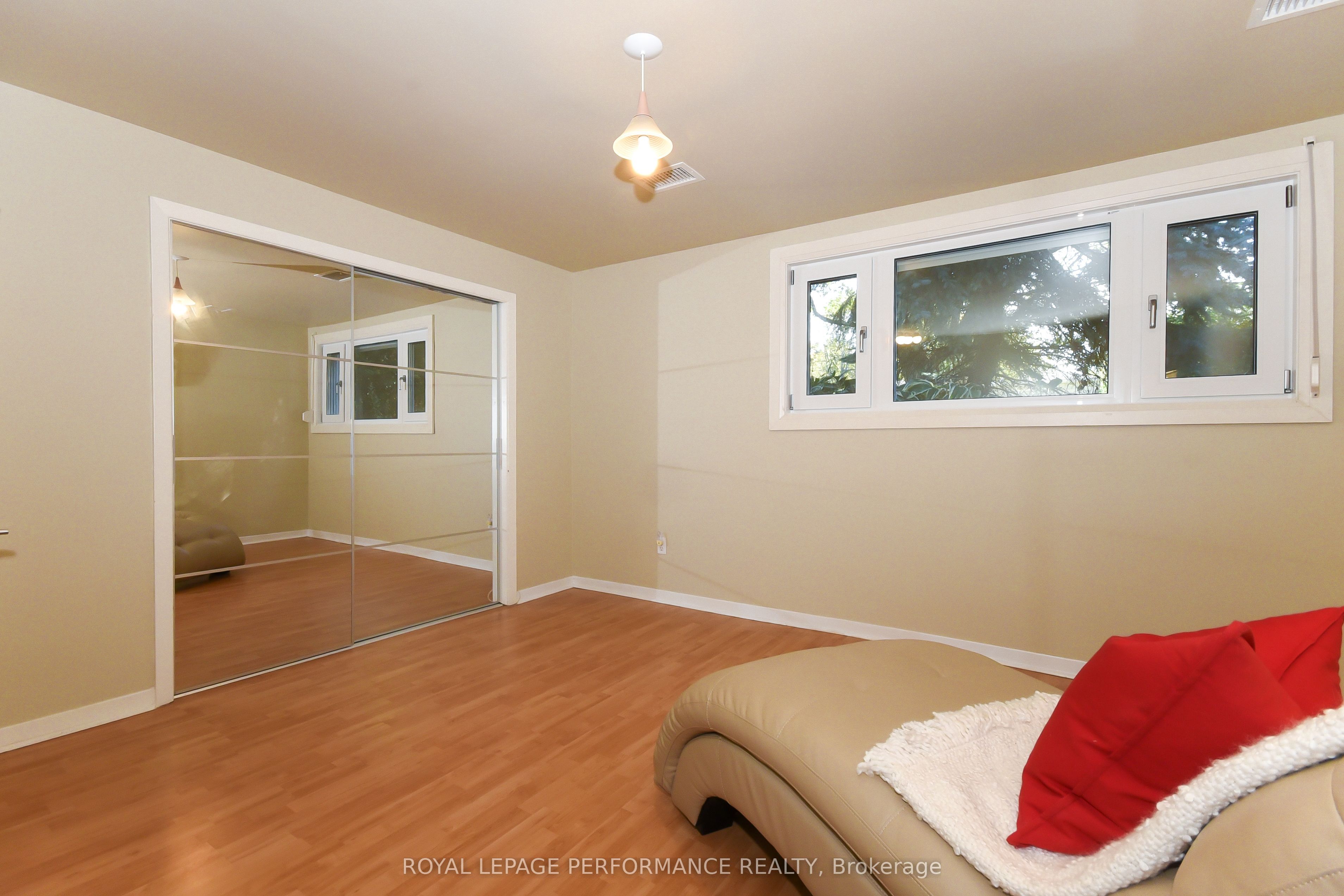 1554 Chomley Crescent Property Photo 28
