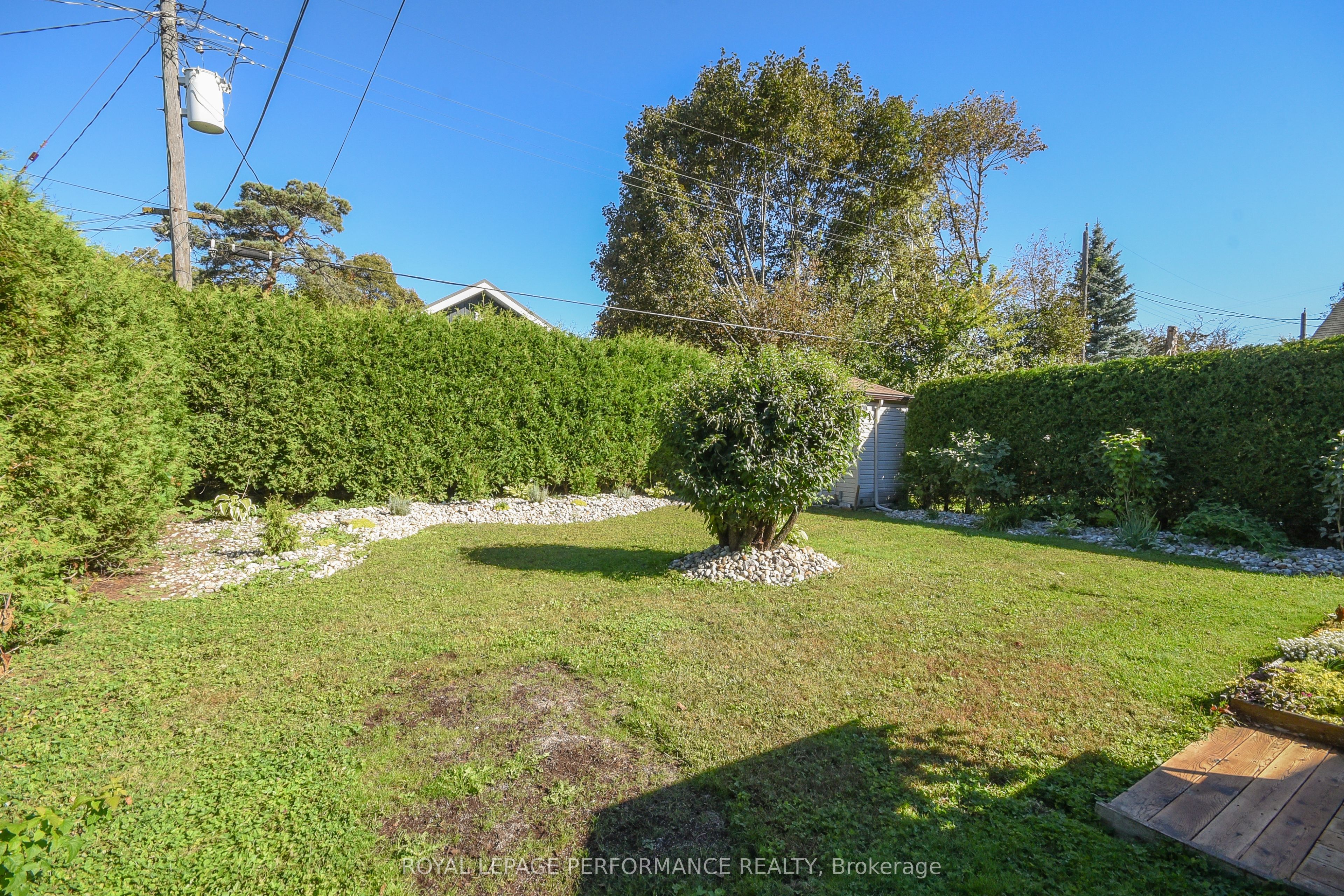 1554 Chomley Crescent Property Photo 33