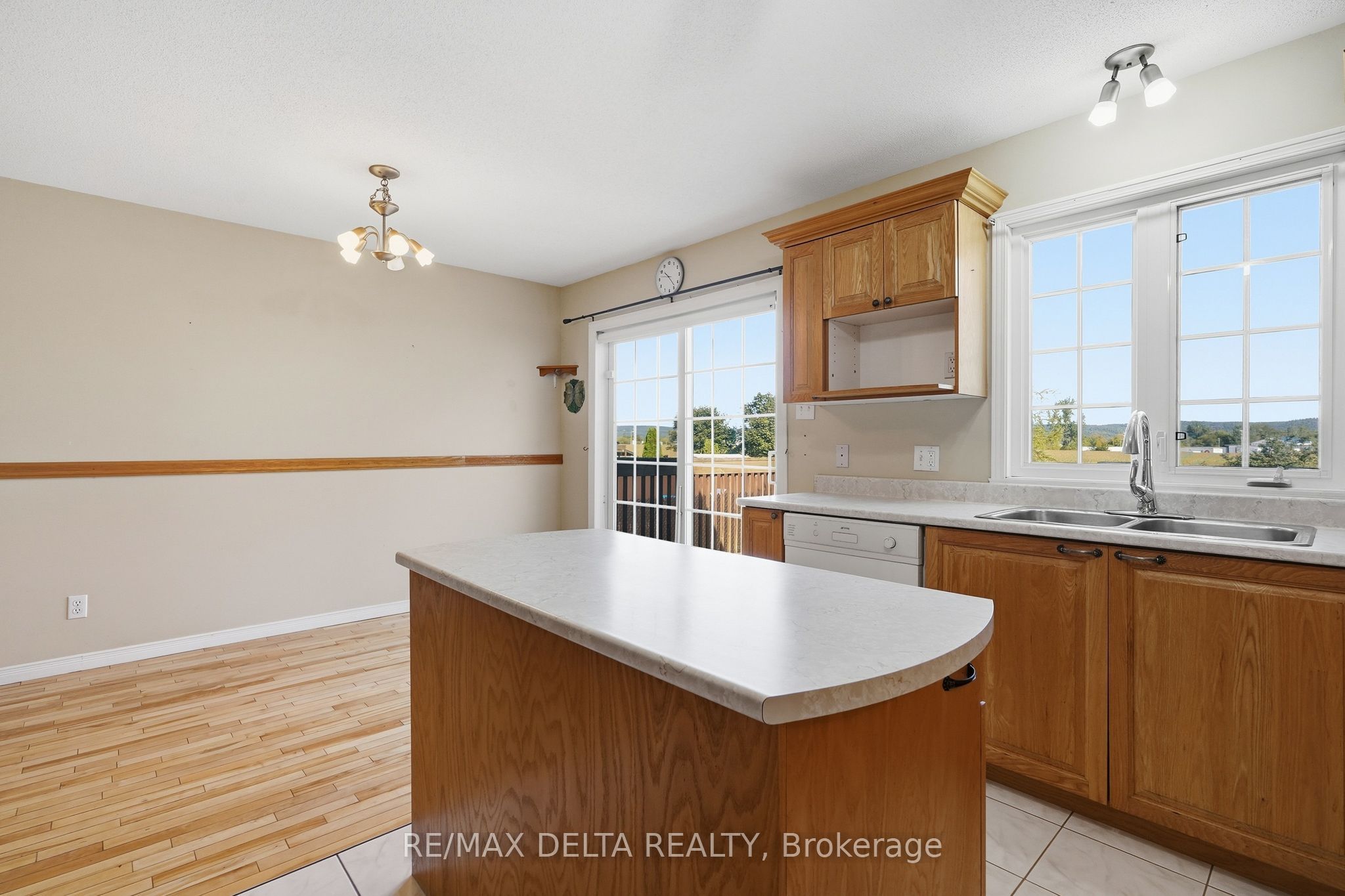 851 Nelson Street W Property Photo 13