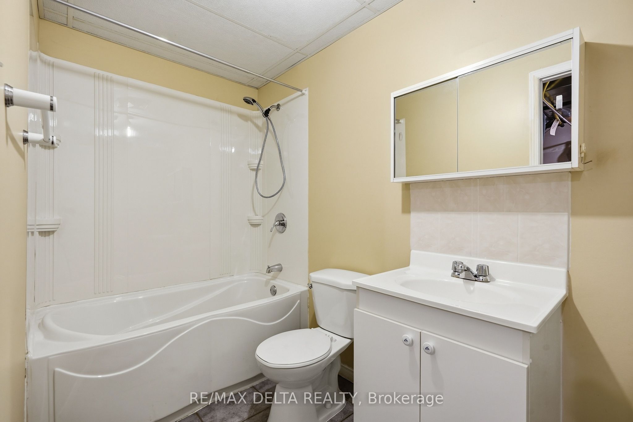 851 Nelson Street W Property Photo 28