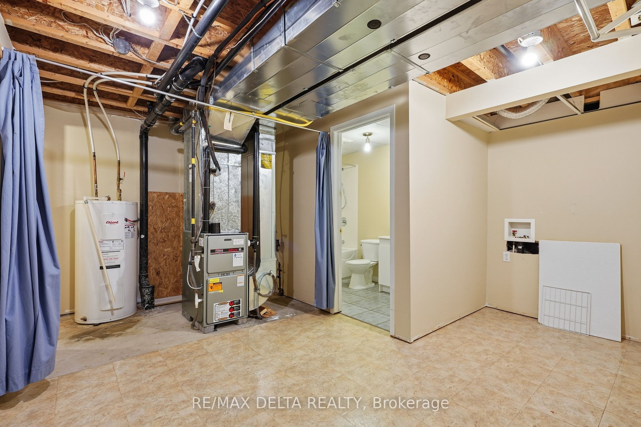 851 Nelson Street W Property Photo 29
